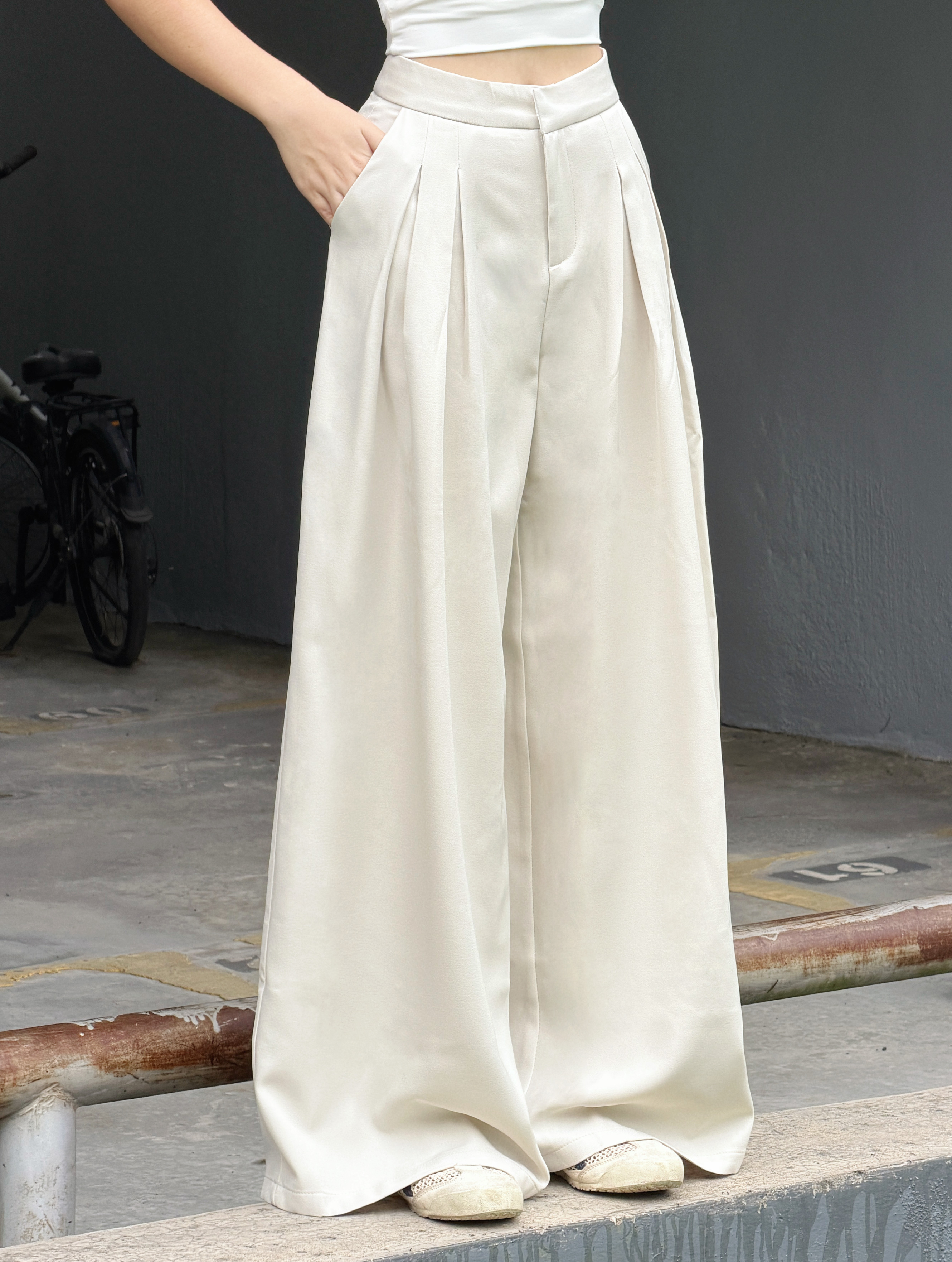 Himawari-website-pleated-trouser-beige-7