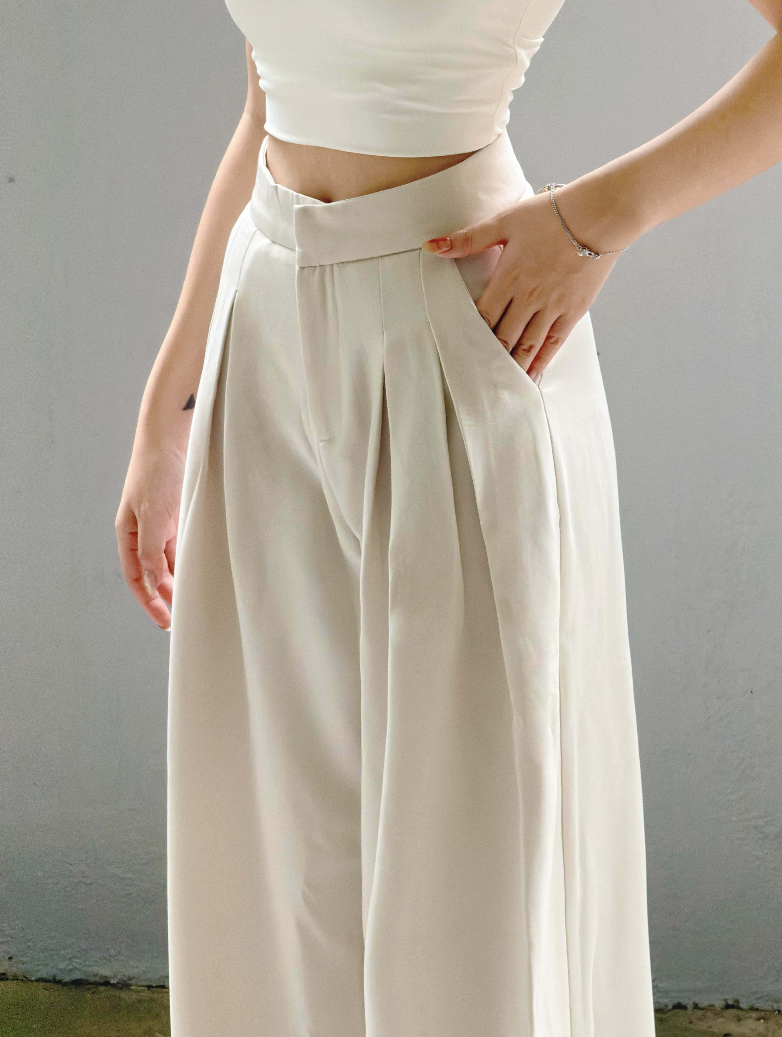 Himawari-website-pleated-trouser-beige-6