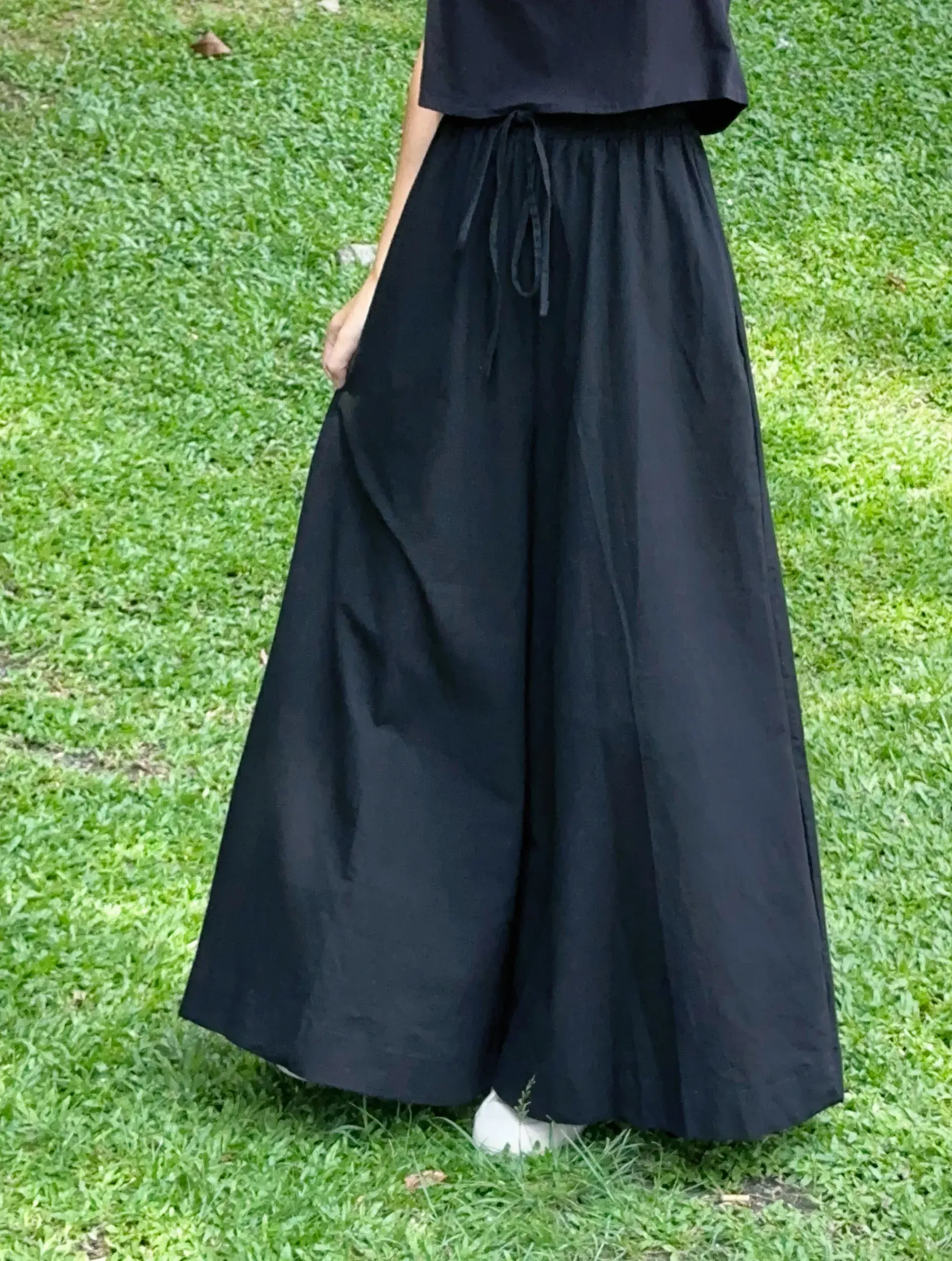 葵-website-black-pants-1