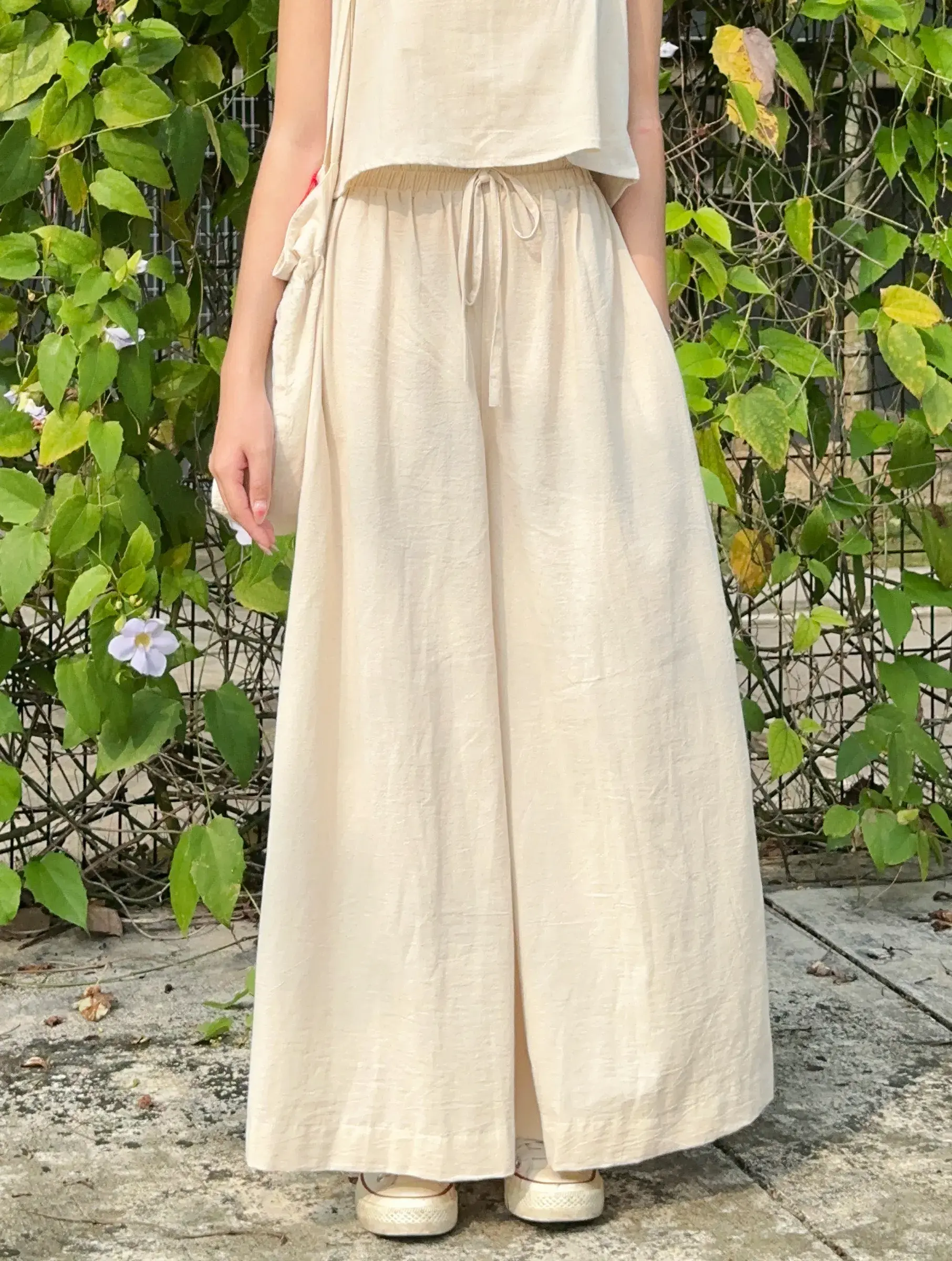 葵-website-beige-pants-2