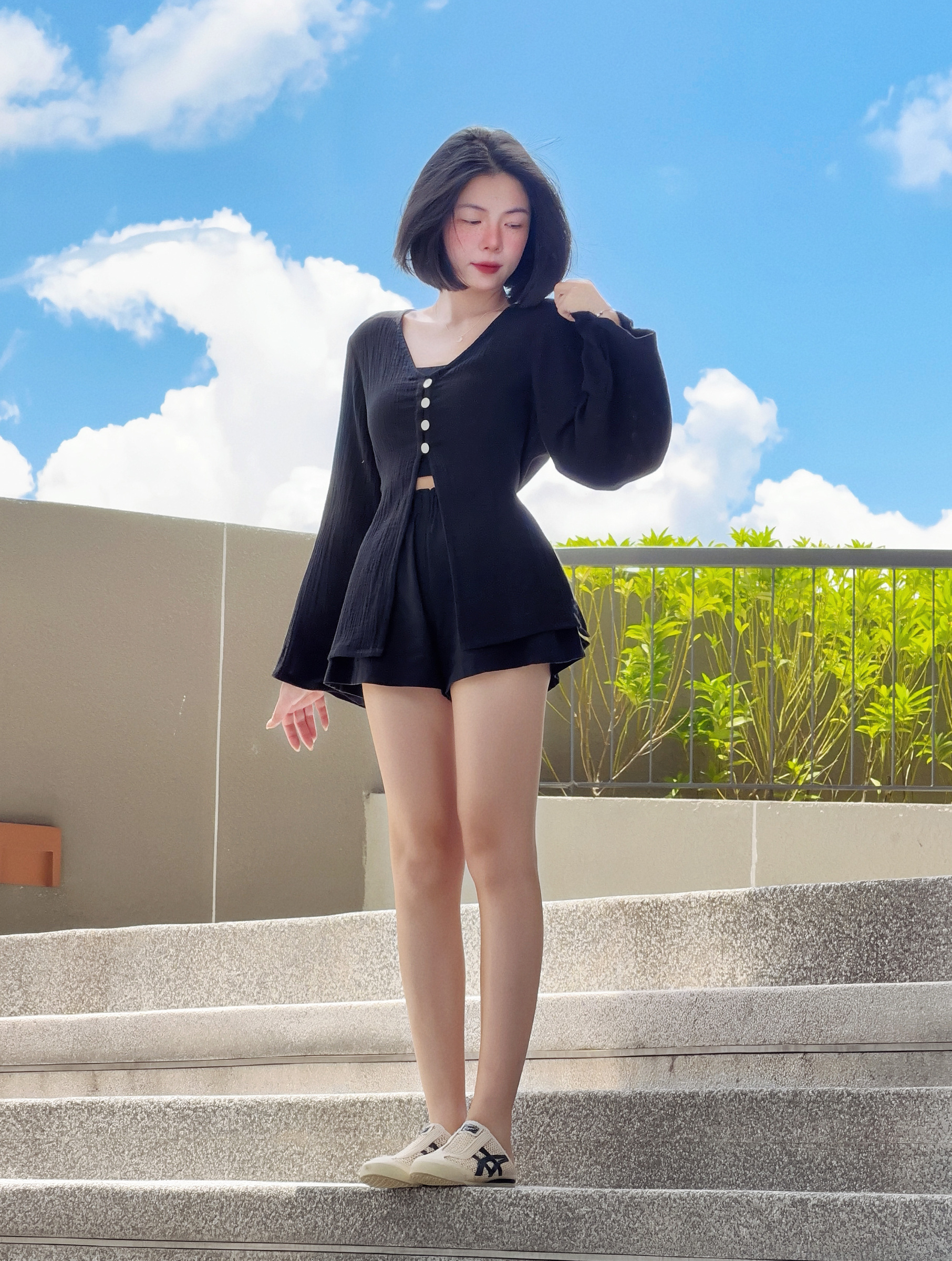 Himawari-website-button-vneck-black(2)-5