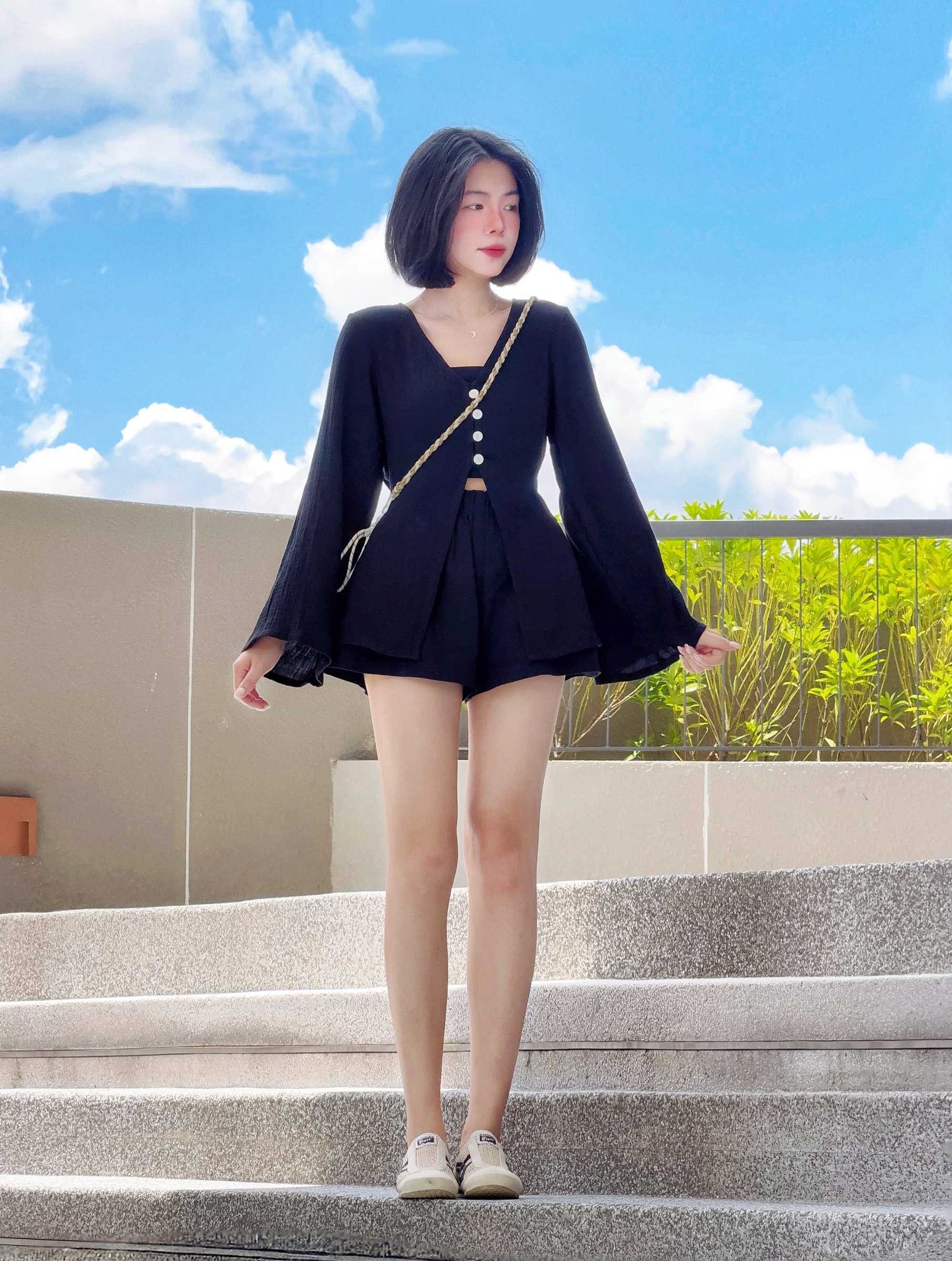 Himawari-website-button-vneck-black(2)-4