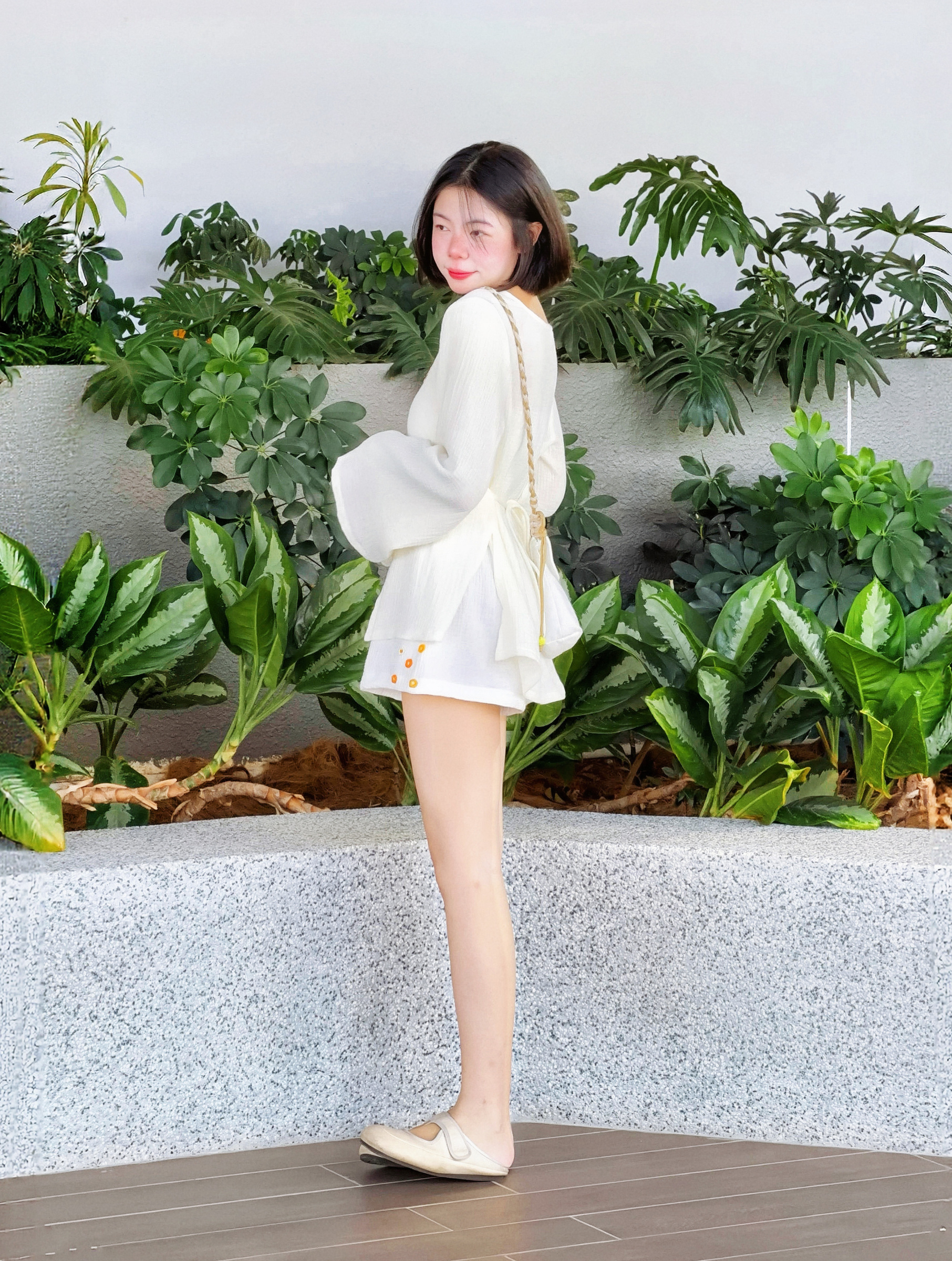 Himawari-website-button-vneck-milkwhite(2)-4