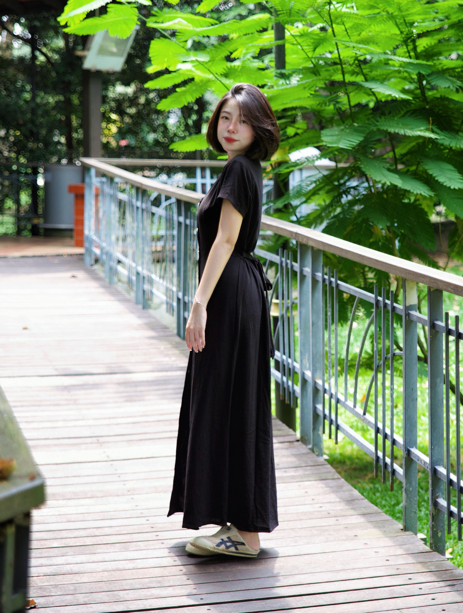 Himawari-website-sf-blackbutton-dress-5