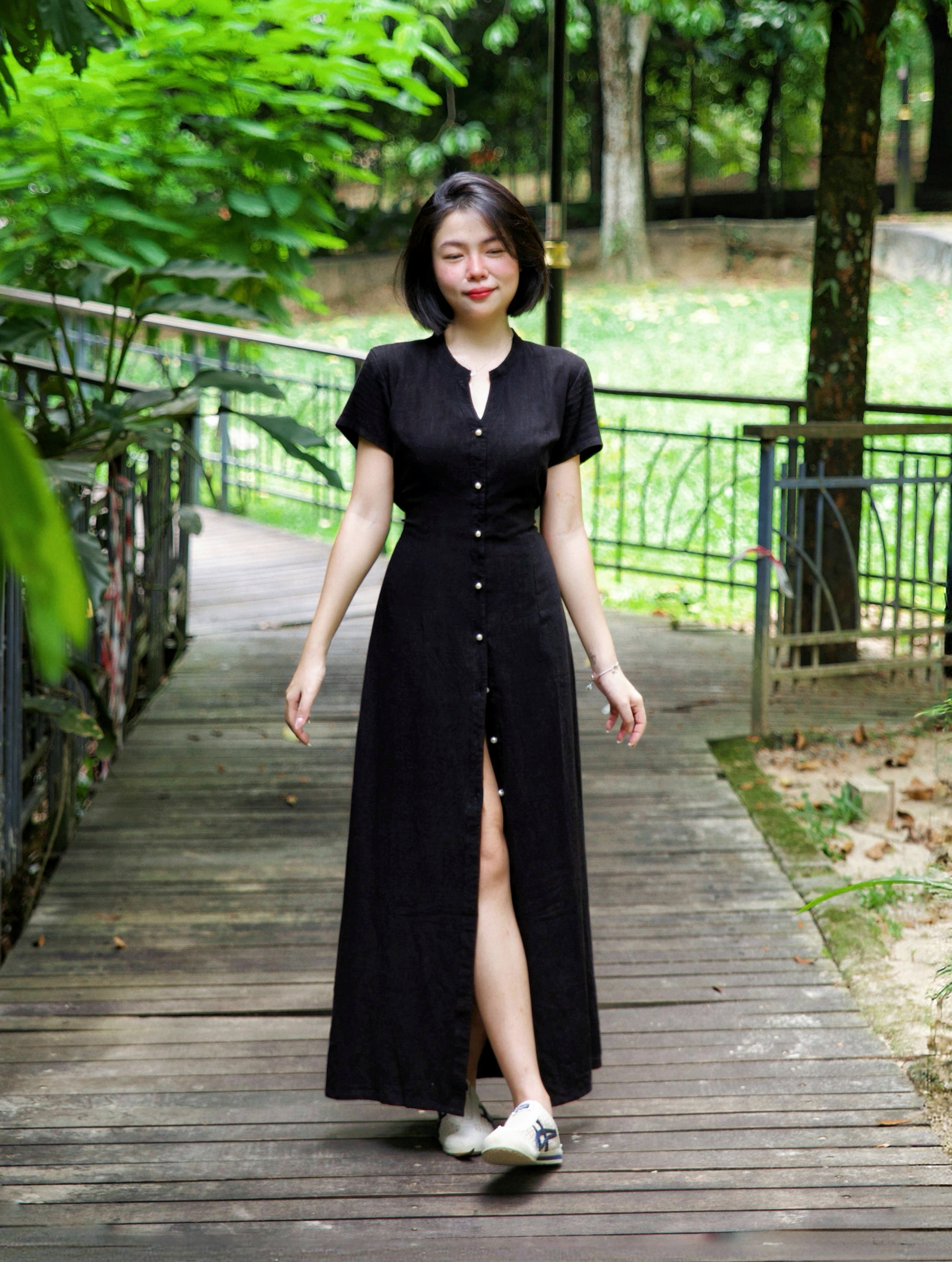 Himawari-website-sf-blackbutton-dress-3