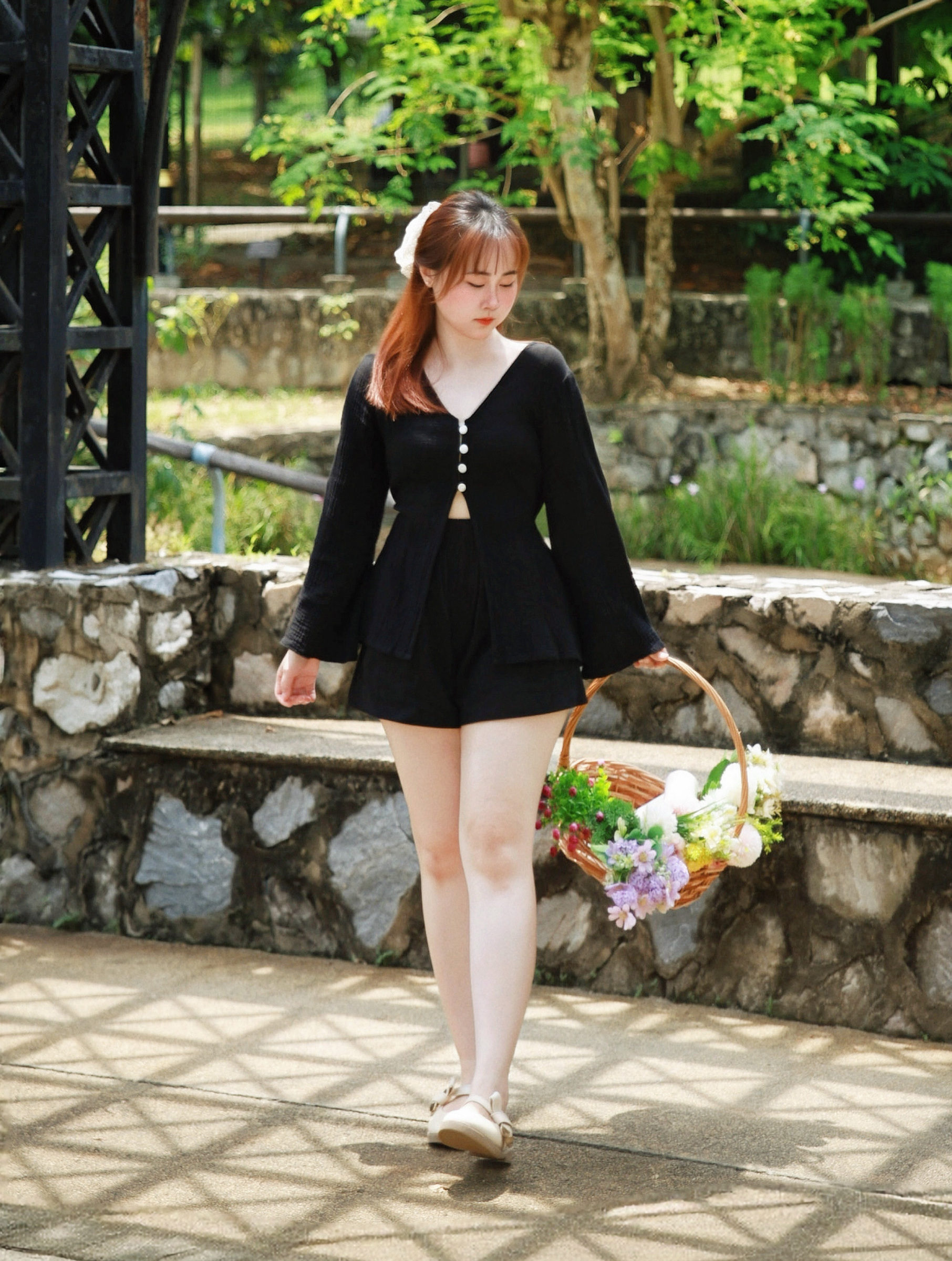 Himawari-website-cg-vneck-black-5