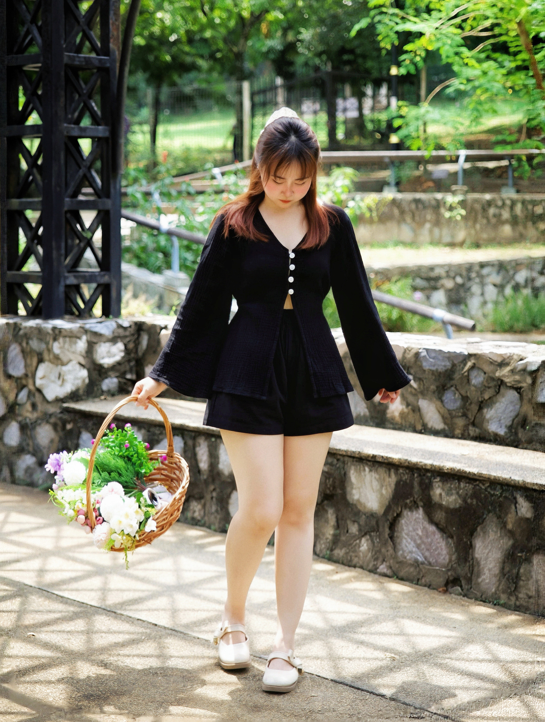 Himawari-website-cg-vneck-black-3