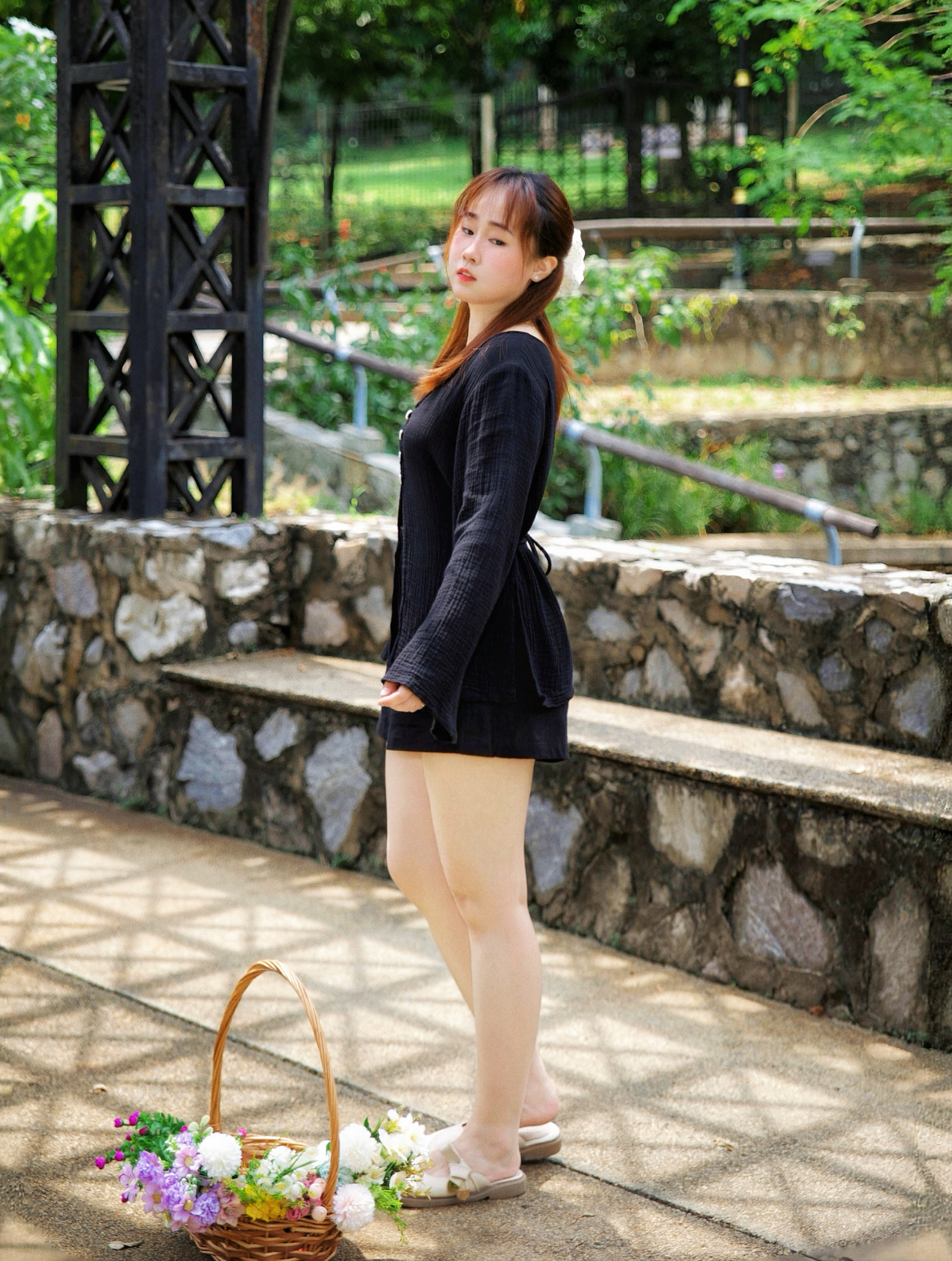 Himawari-website-cg-vneck-black-4