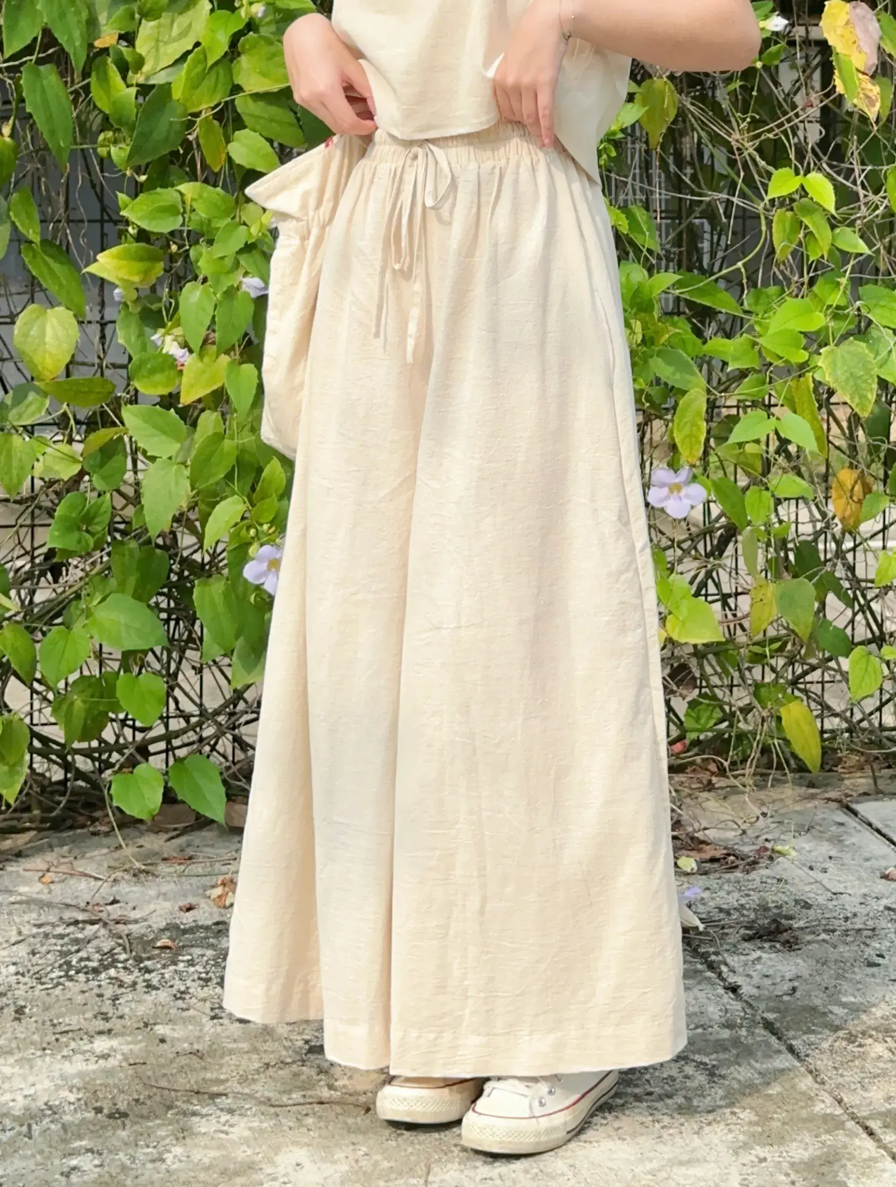 葵-website-beige-pants-1
