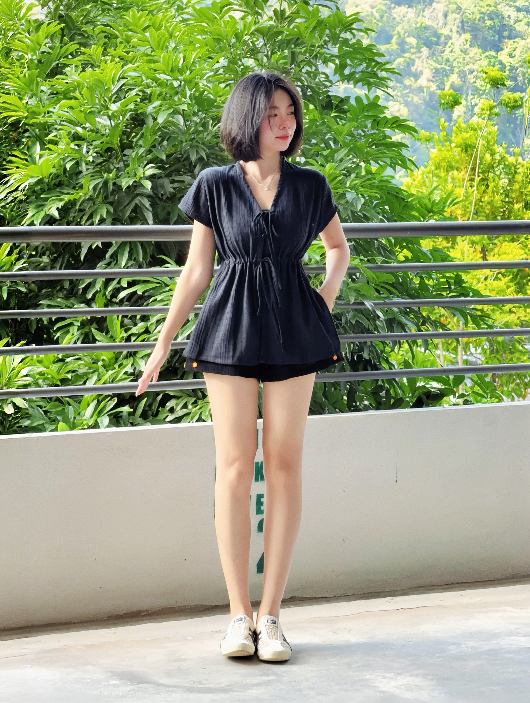 Himawari-website-side-slit-sleeve-top-black-2