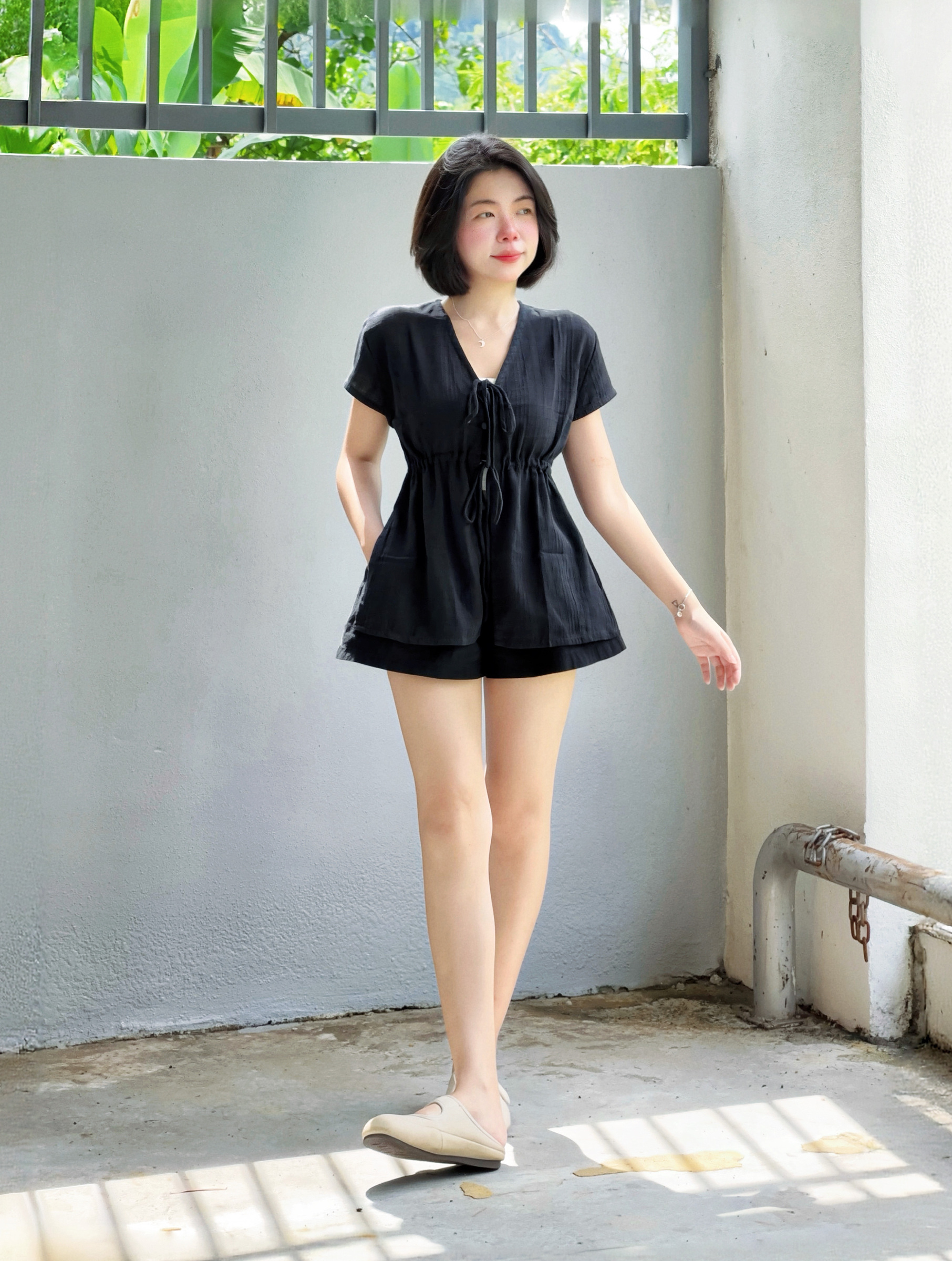 Himawari-website-side-slit-sleeve-top-black-4
