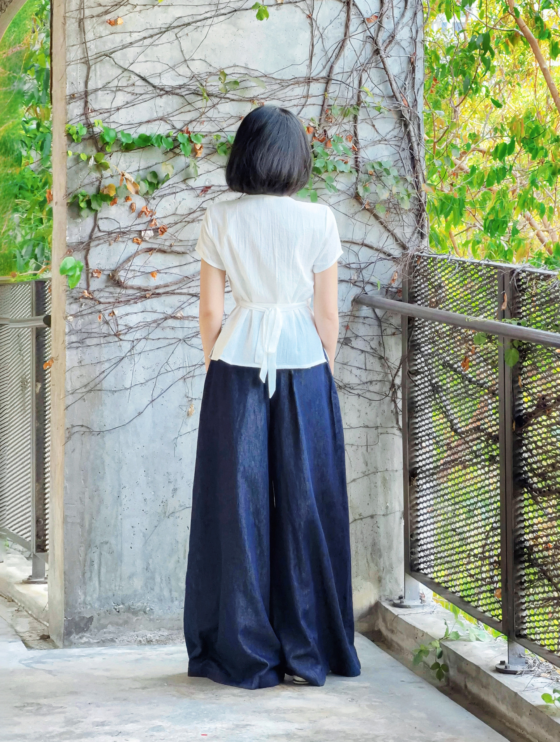 Himawari-website-Waist-Cinching-V-Neck-Short-Sleeve-Top-7