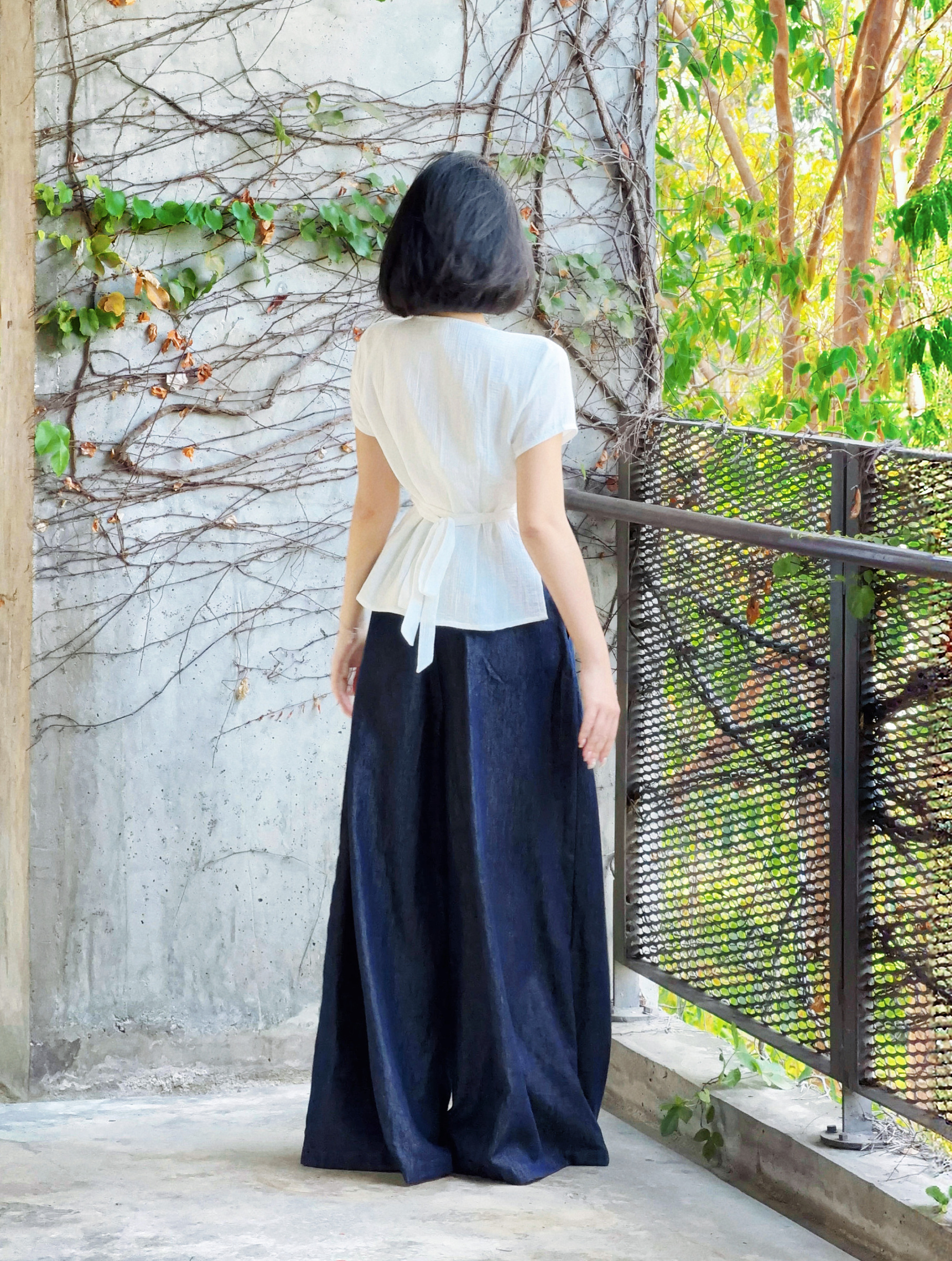 Himawari-website-Waist-Cinching-V-Neck-Short-Sleeve-Top-4