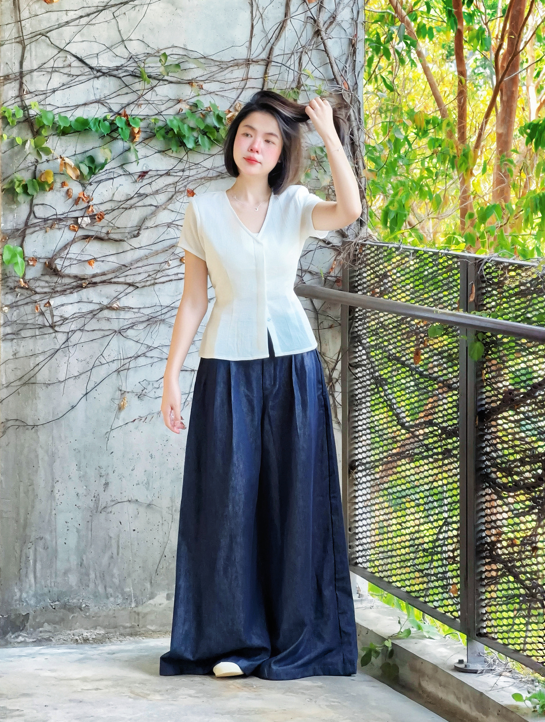 Himawari-website-Waist-Cinching-V-Neck-Short-Sleeve-Top-3