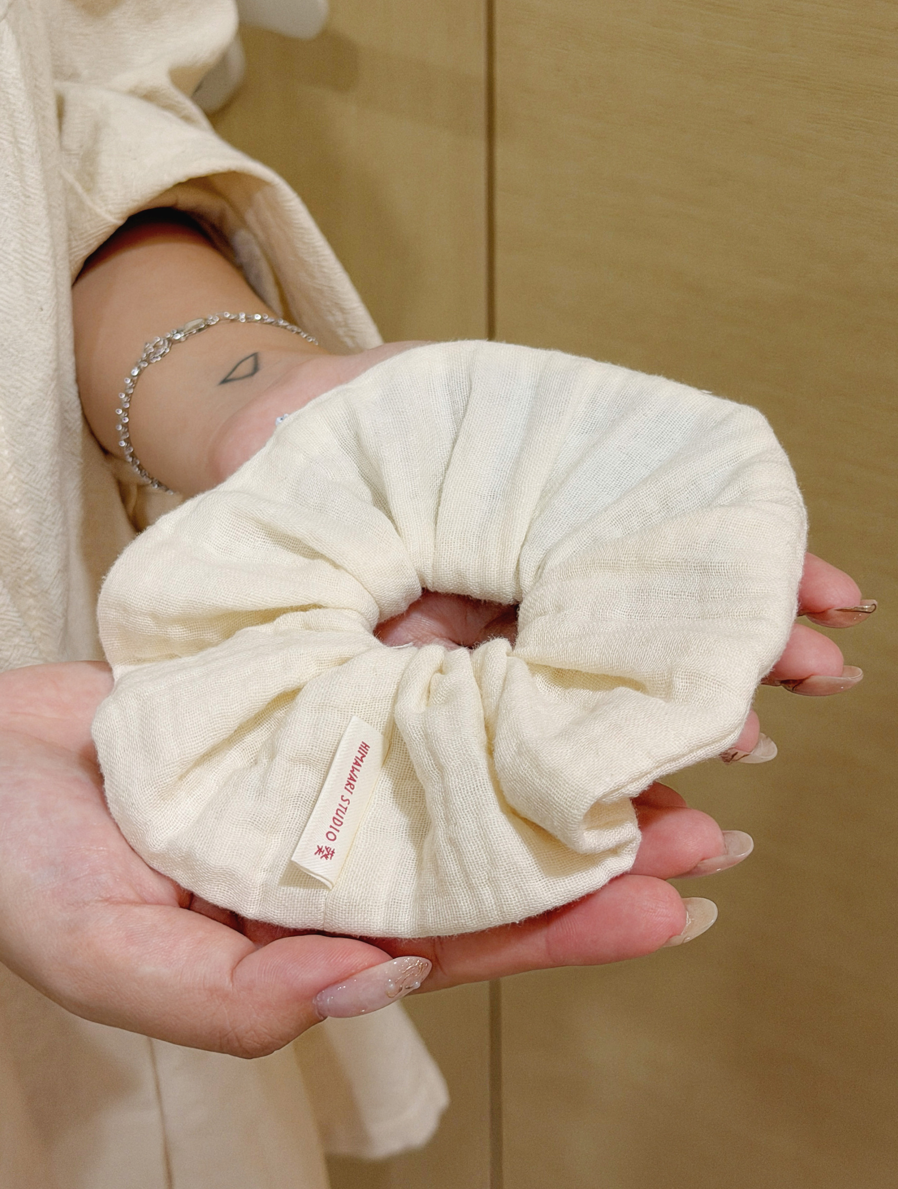 Himawari-website-scrunchie-purse-cream-5
