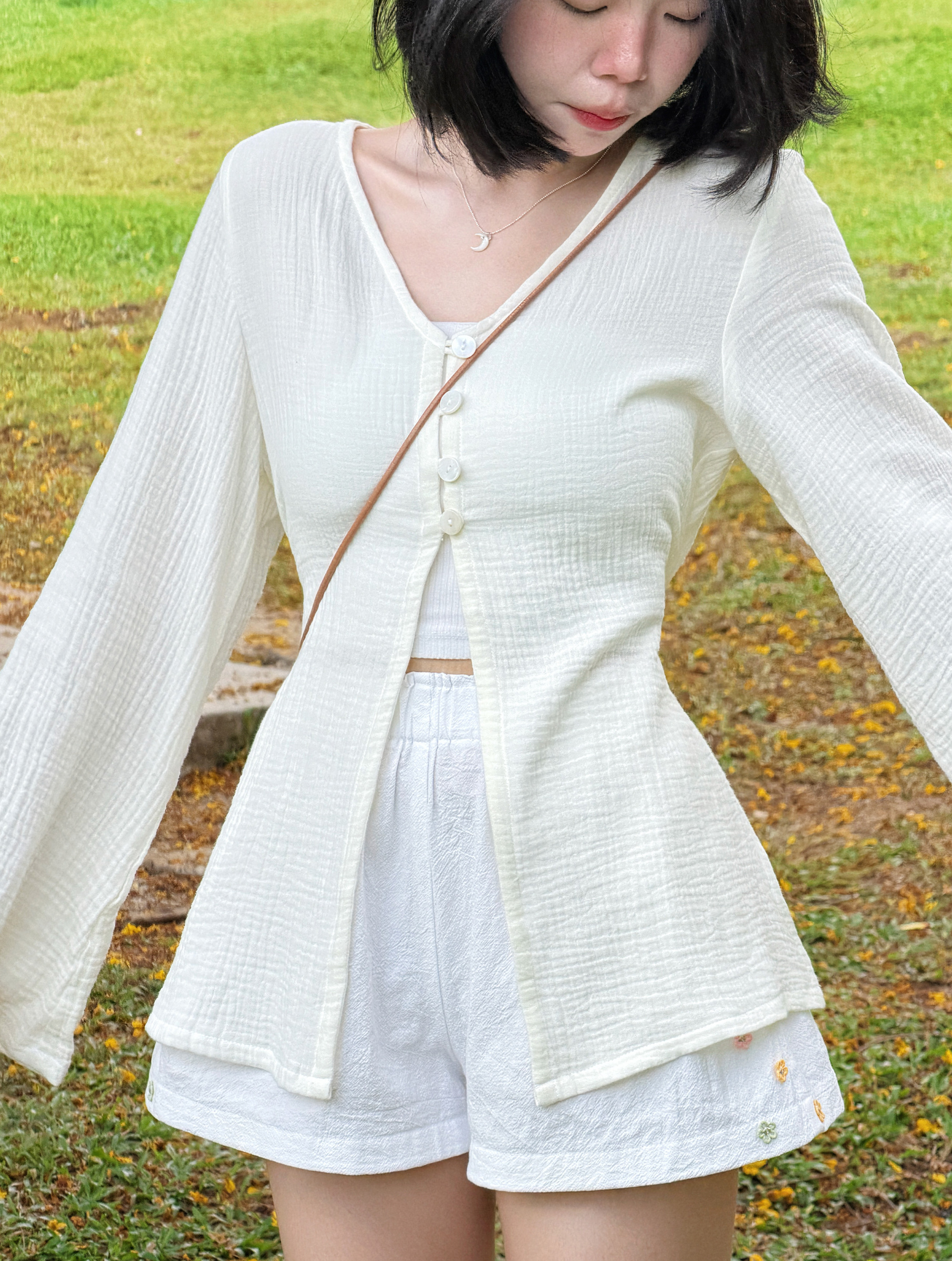 Himawari-website-cg-vneck-milkwhite(3)-7
