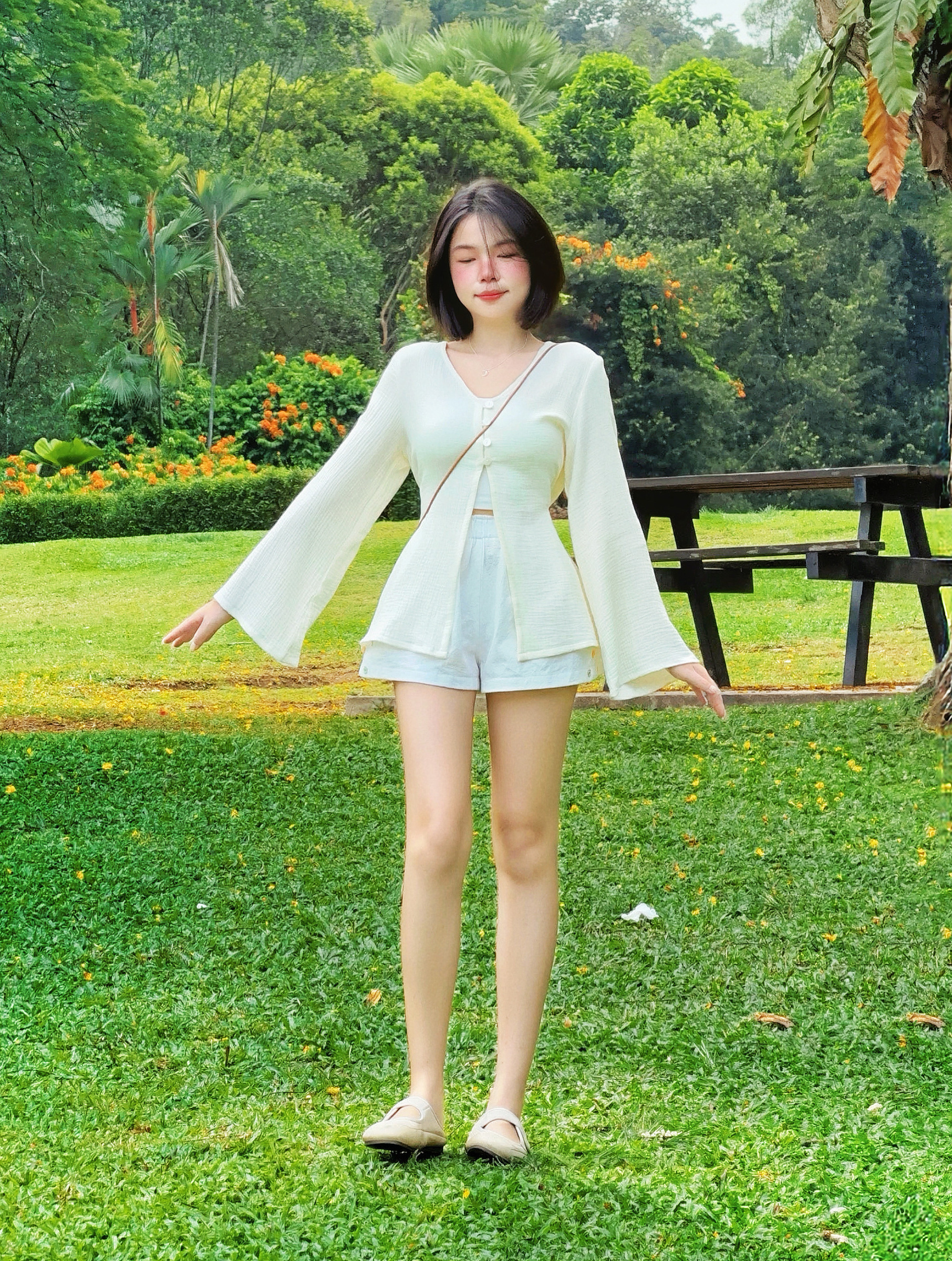 Himawari-website-cg-vneck-milkwhite(3)-3