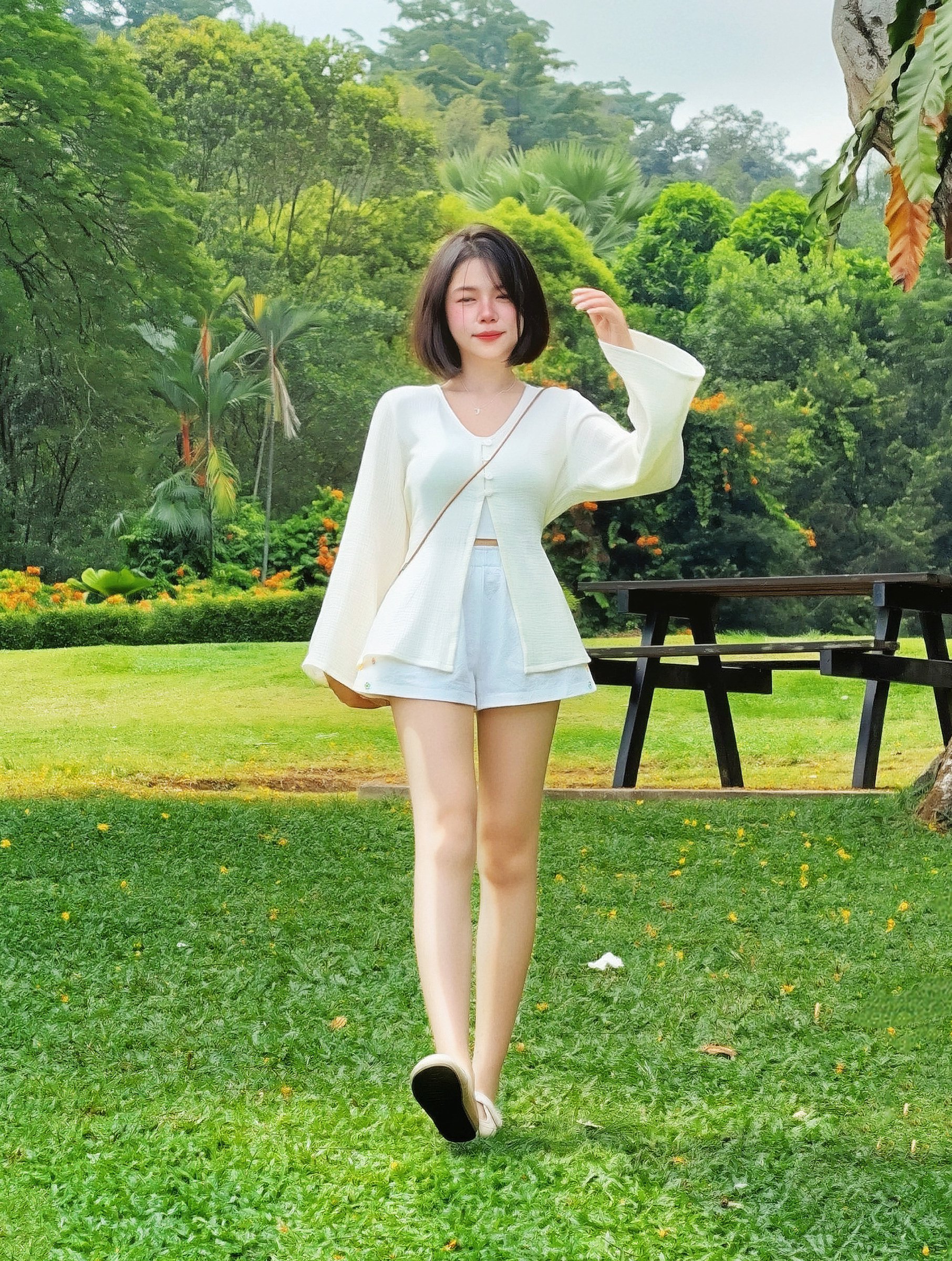 Himawari-website-cg-vneck-milkwhite(3)-1