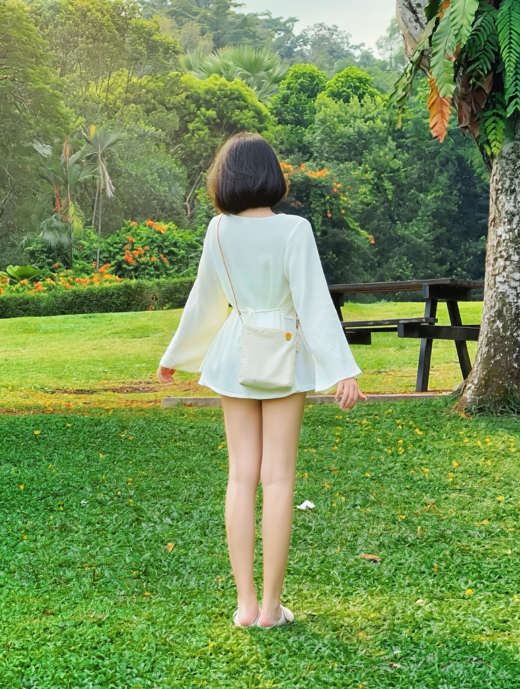 Himawari-website-cg-vneck-milkwhite(3)-6