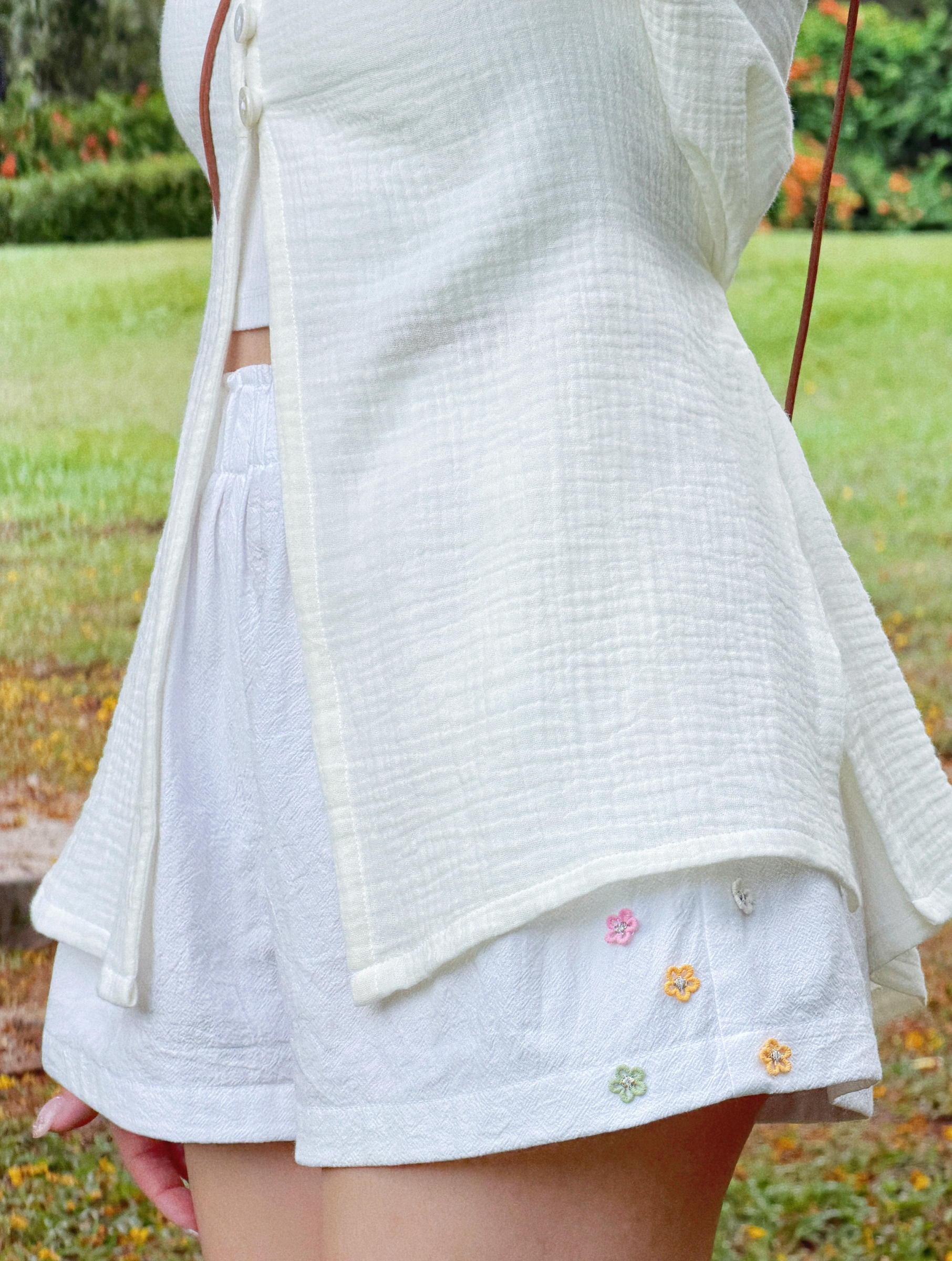 Himawari-website-cg-vneck-milkwhite(3)-8