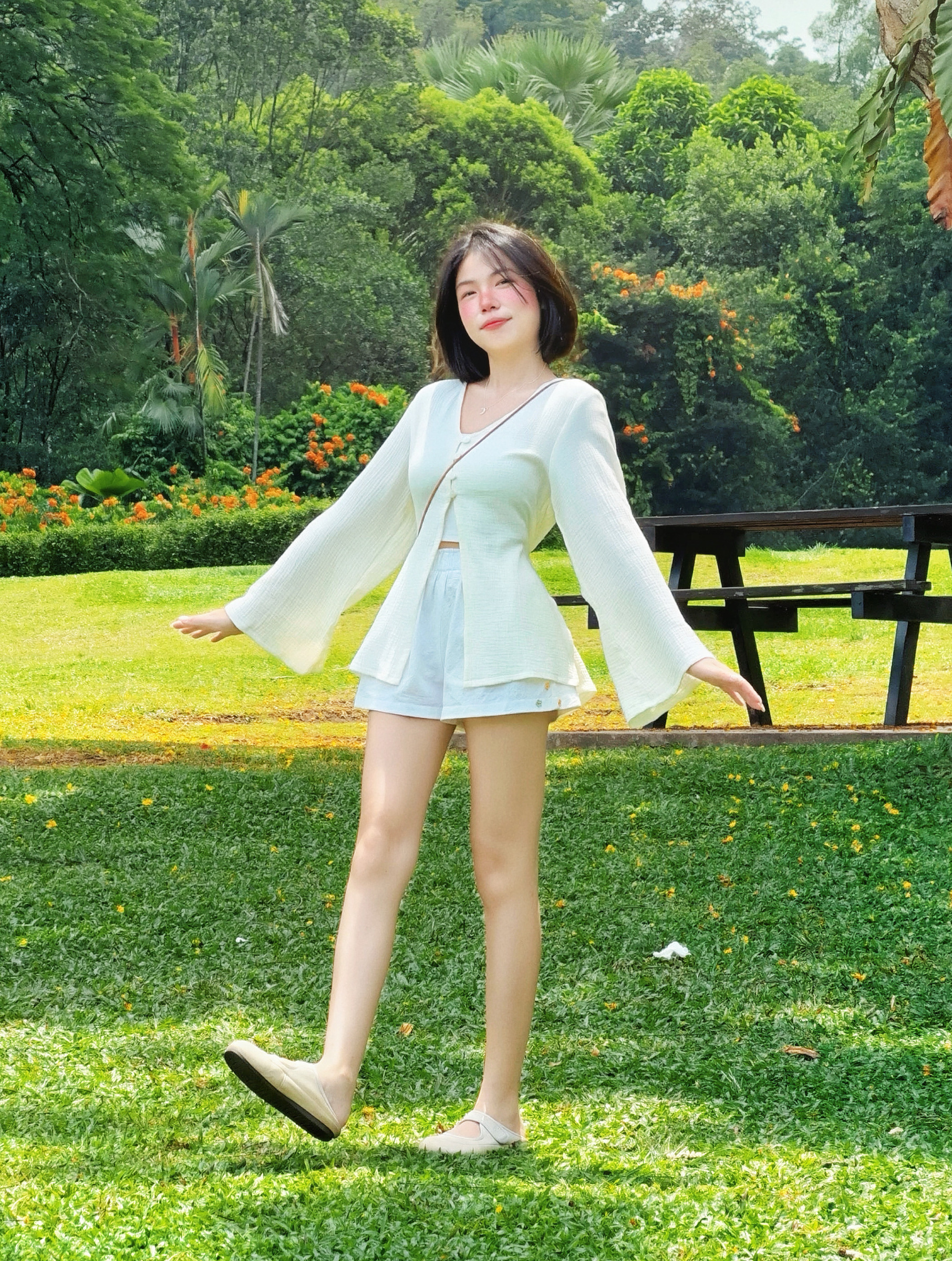 Himawari-website-cg-vneck-milkwhite(3)-2