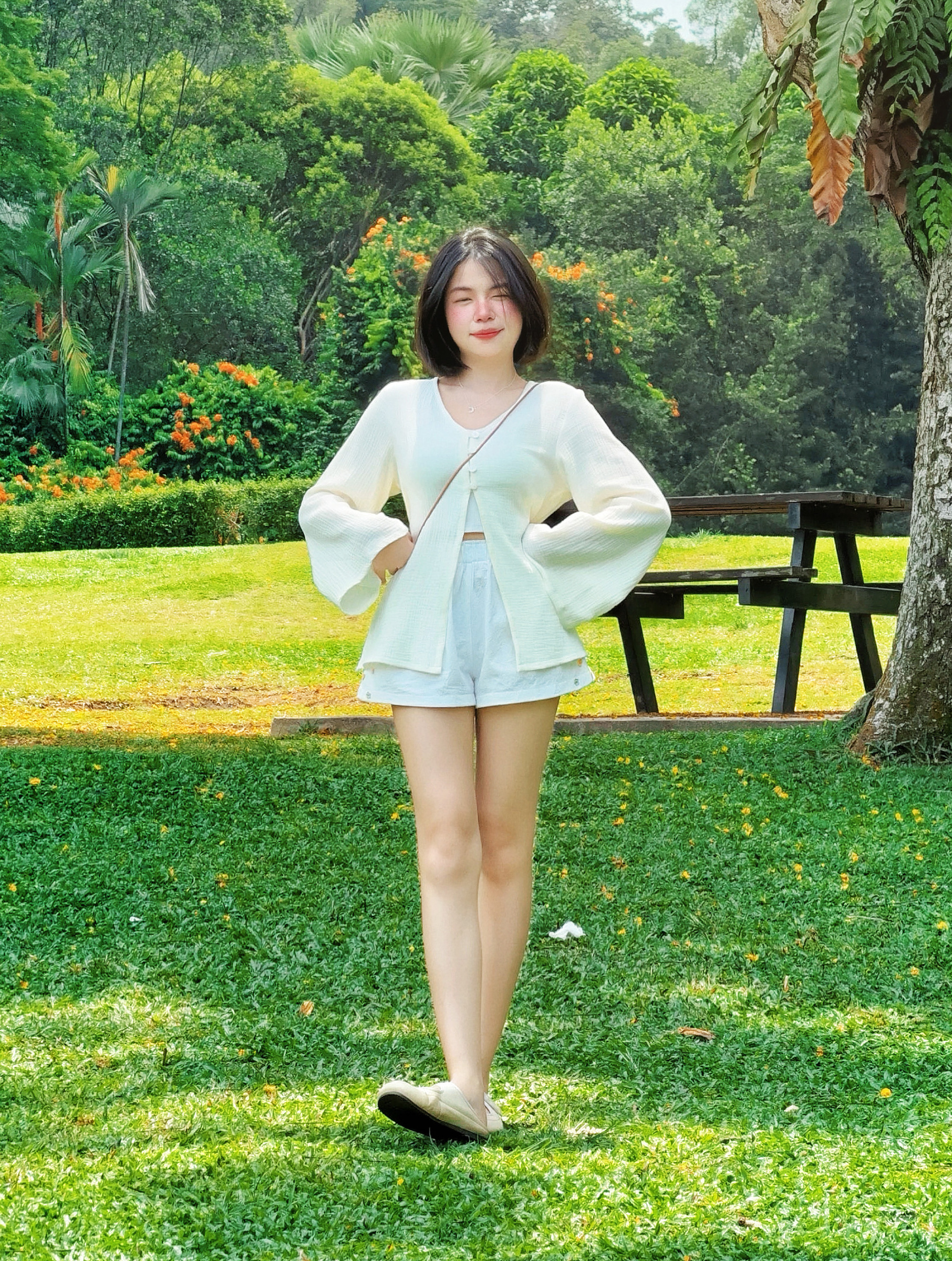 Himawari-website-cg-vneck-milkwhite(3)-4
