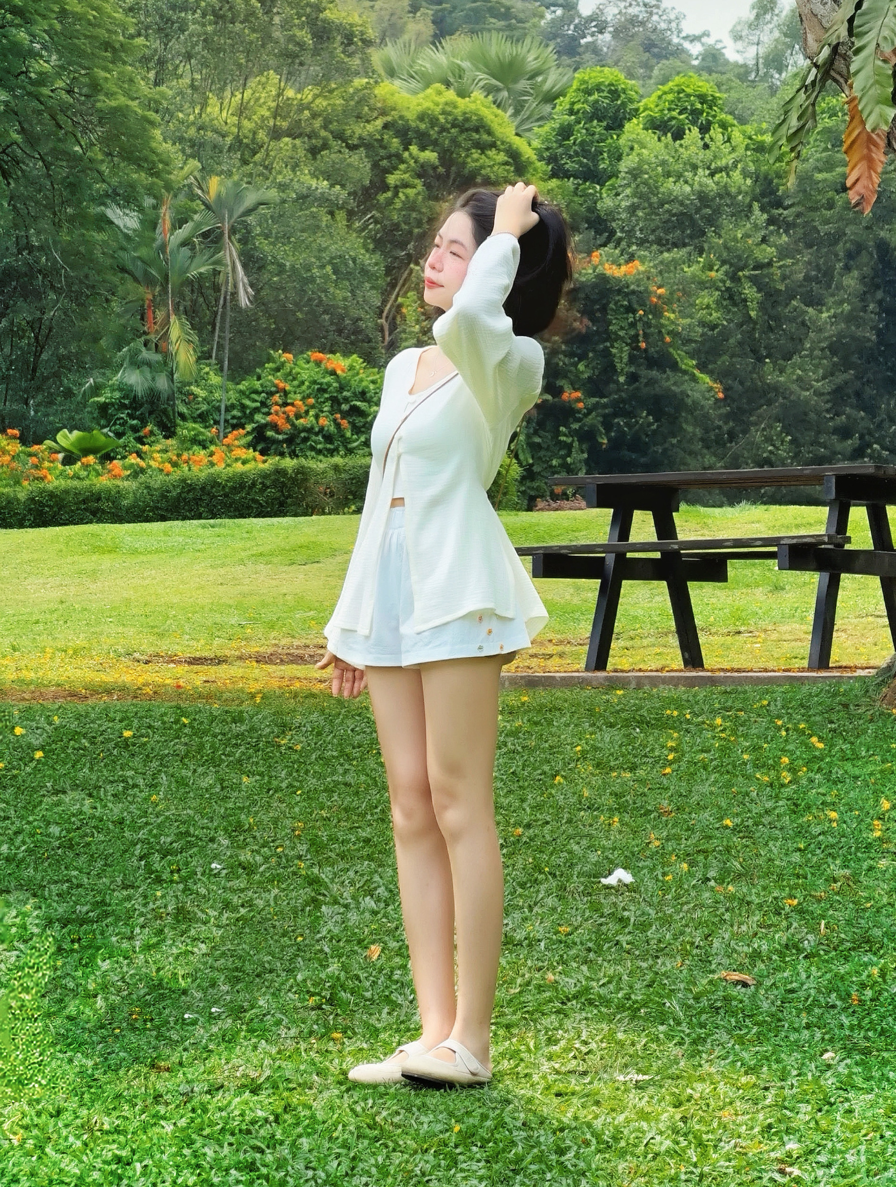 Himawari-website-cg-vneck-milkwhite(3)-5