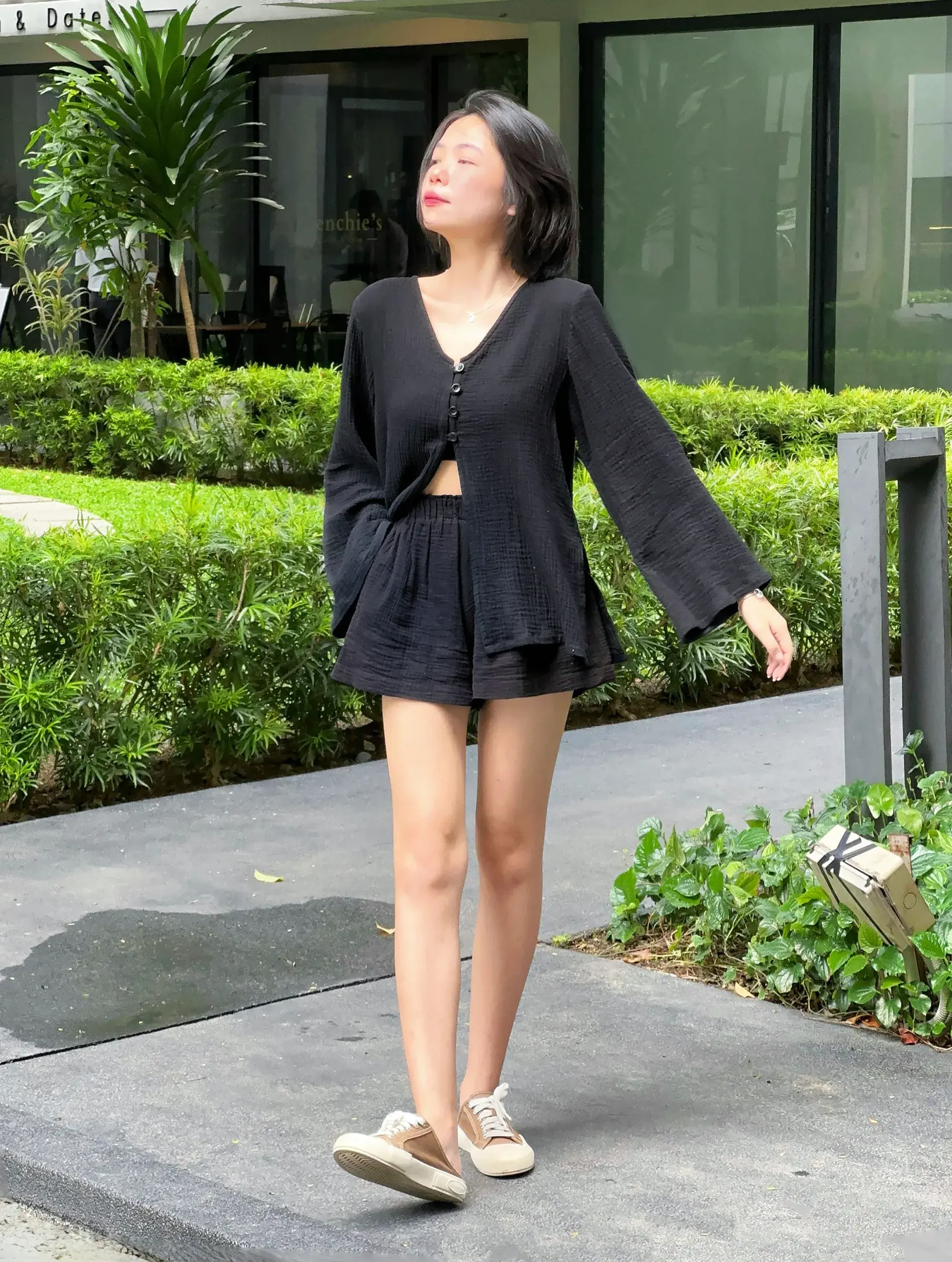 葵-website-cotton-v-neck-black-1