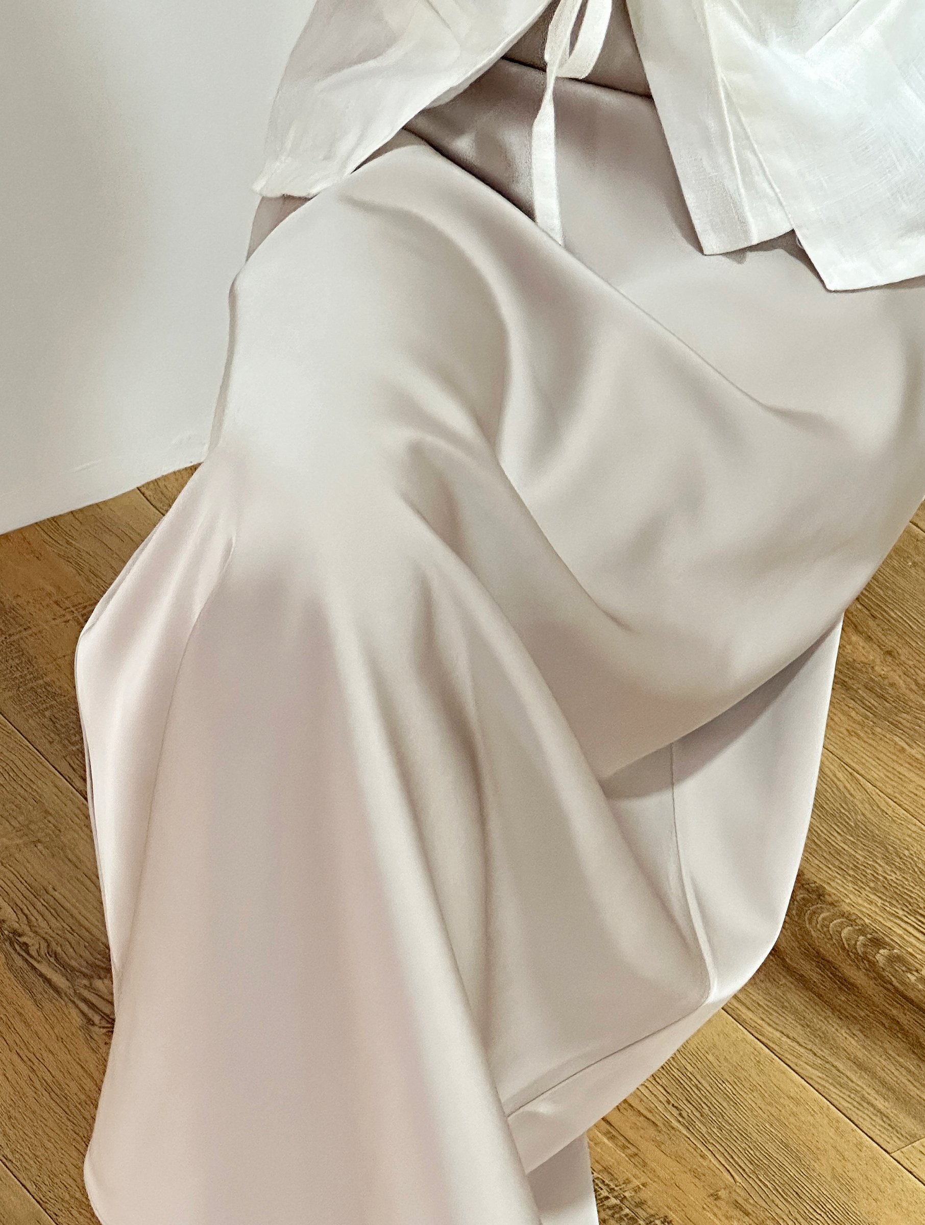 葵-website-champagnesatinskirt-4