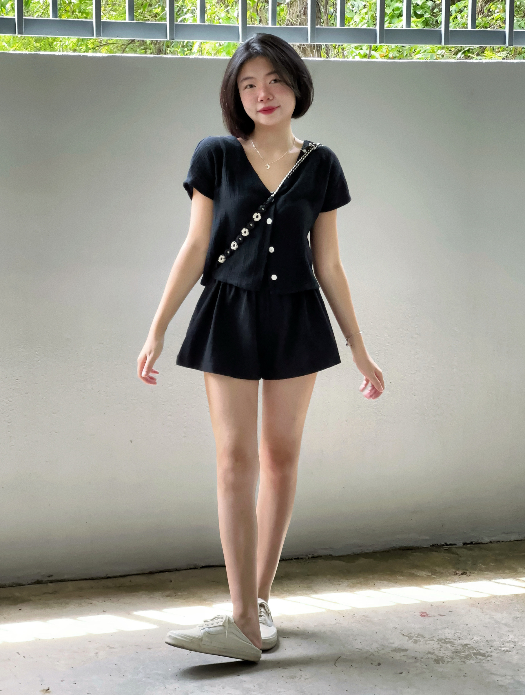 Himawari-website-cottonvneck-black-13