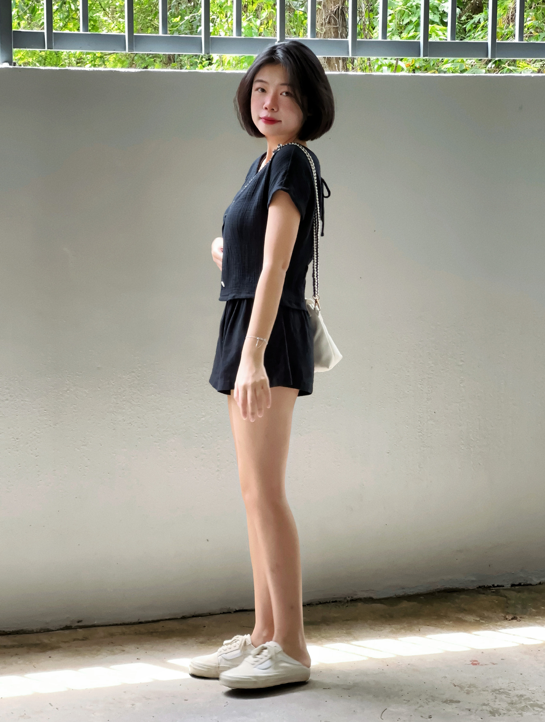 Himawari-website-cottonvneck-black-12