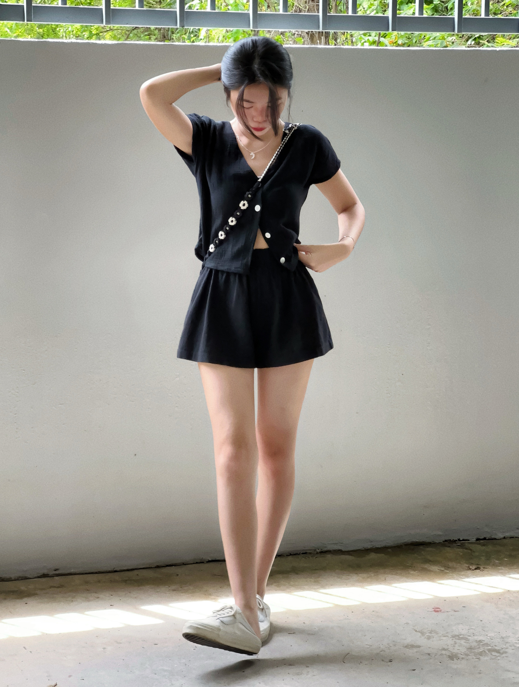 Himawari-website-cottonvneck-black-11