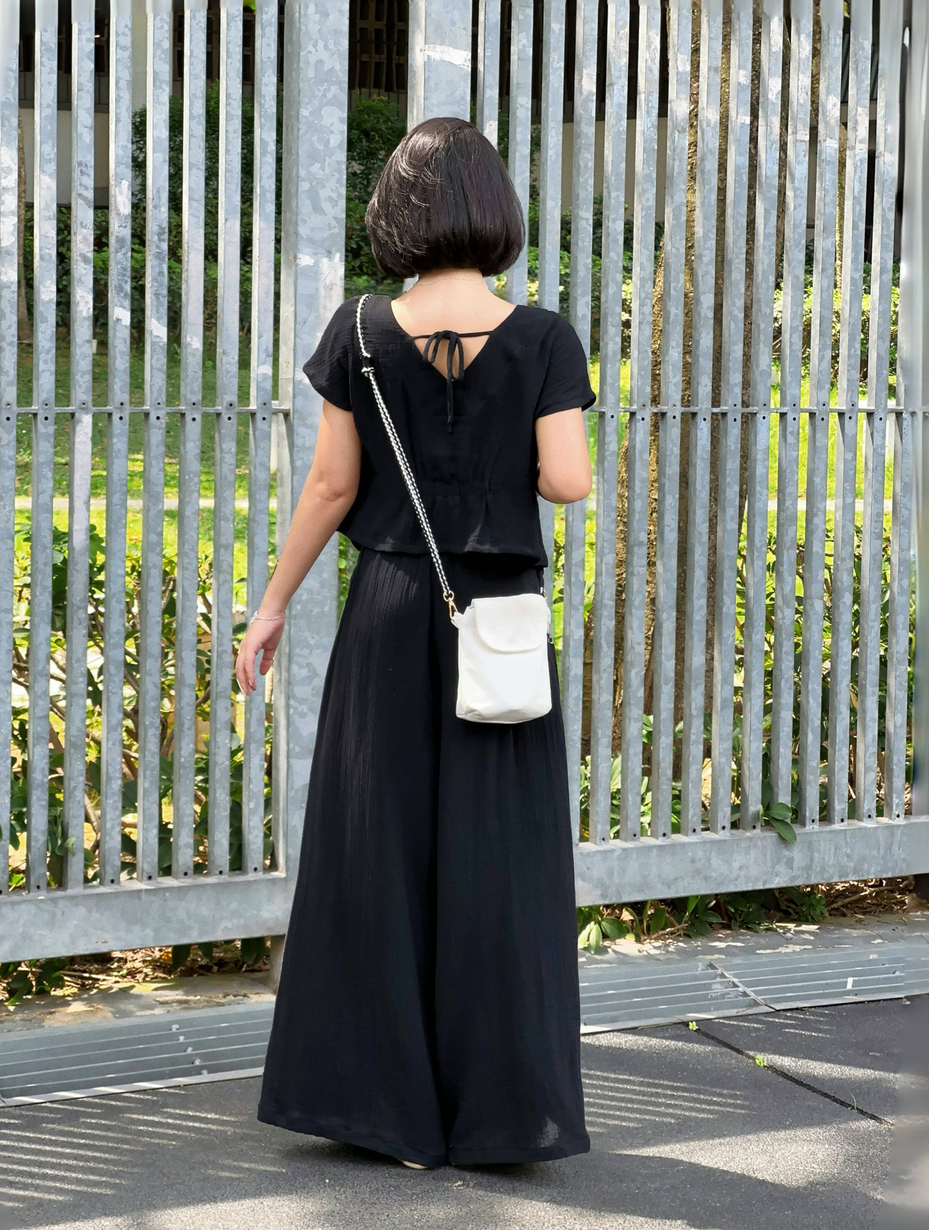 Himawari-website-cottonvneck-black-7