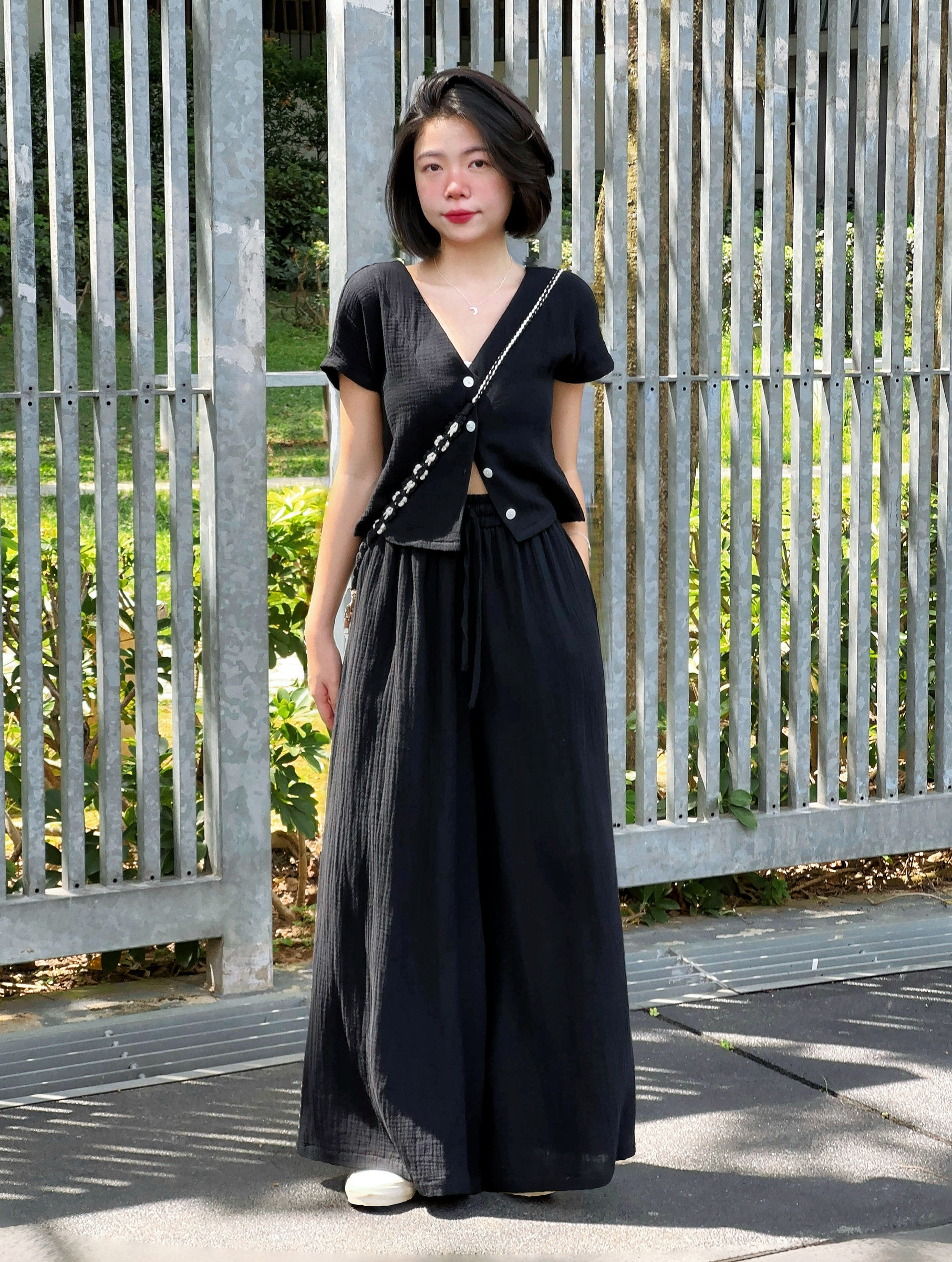 Himawari-website-cottonvneck-black-4