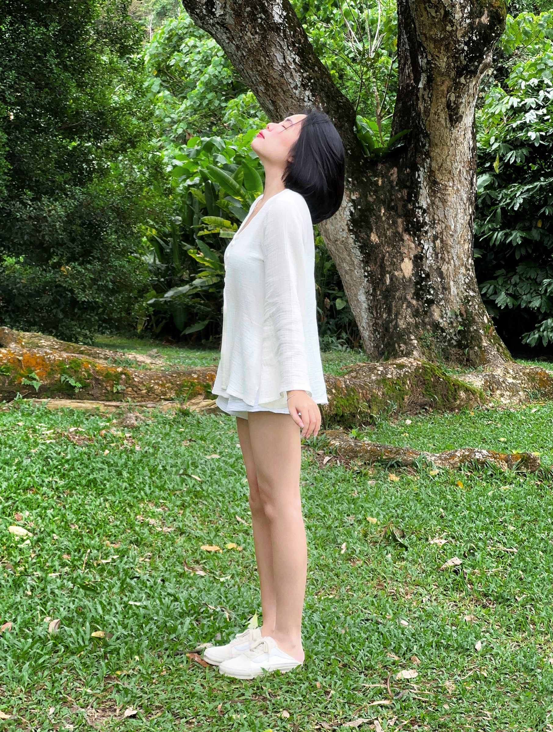 Himawari-website-cg-vneck-milkwhite-2