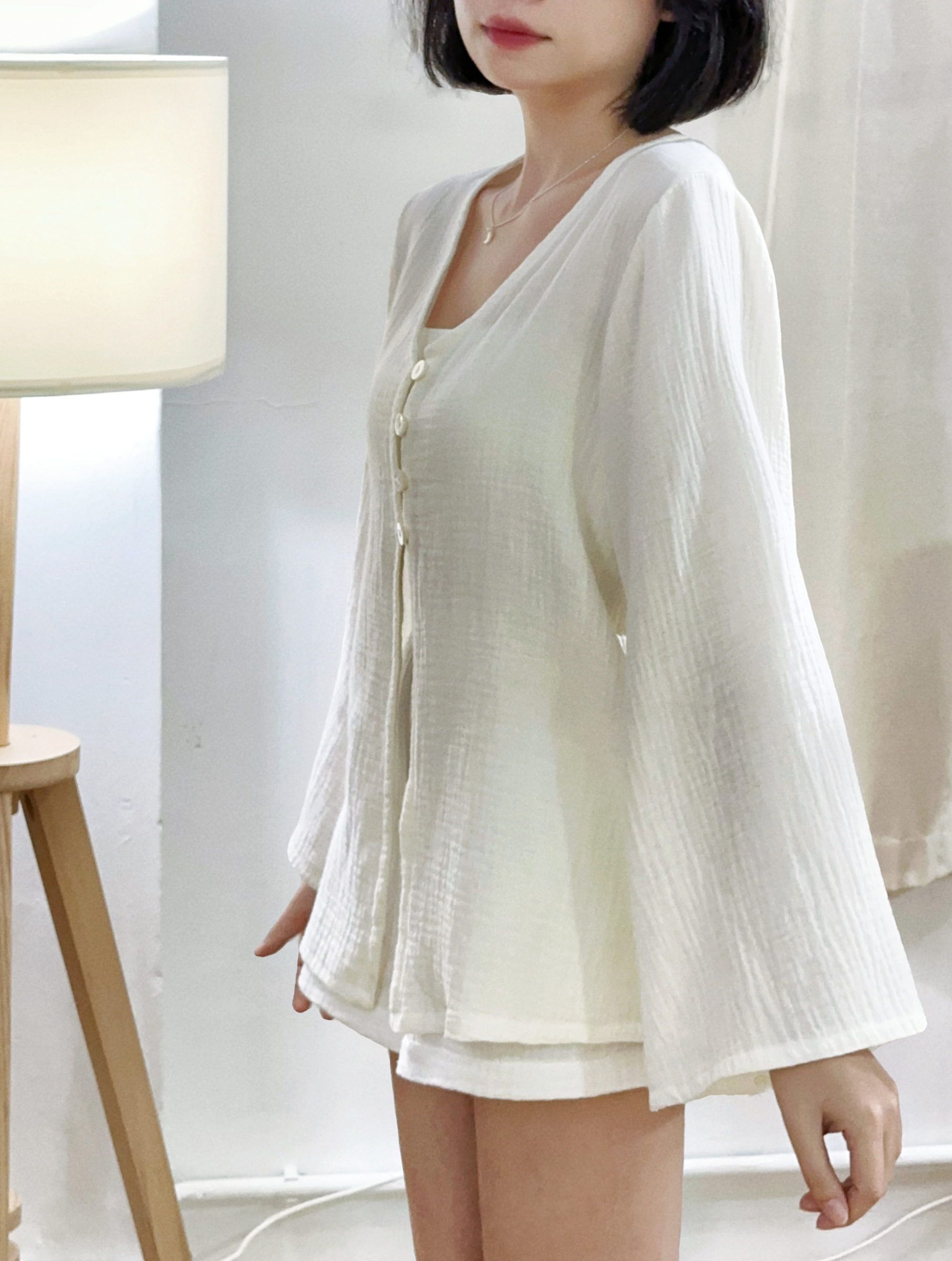 Himawari-website-cg-vneck-milkwhite-10