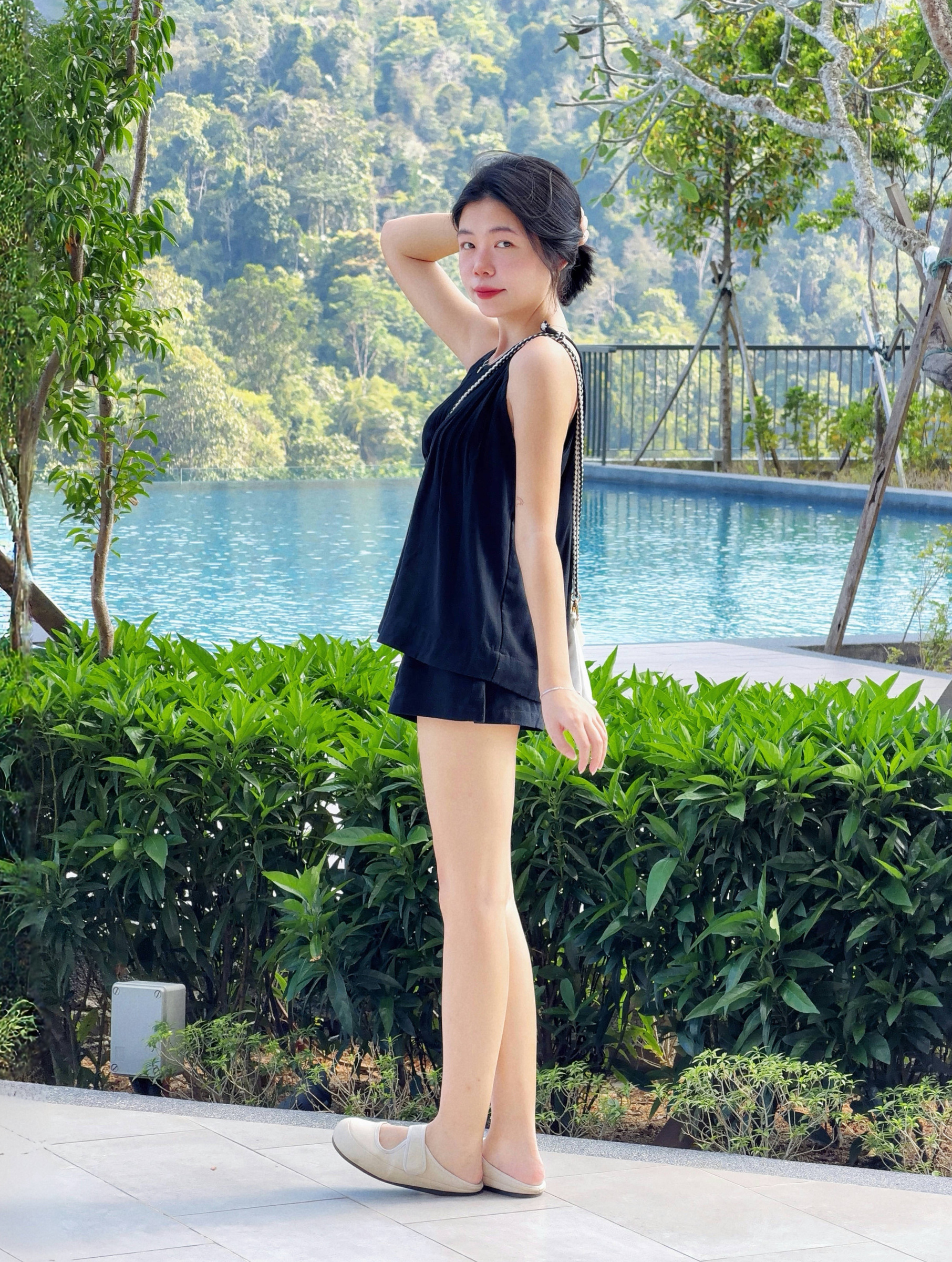 Himawari-website-haltertop-sfblack-5