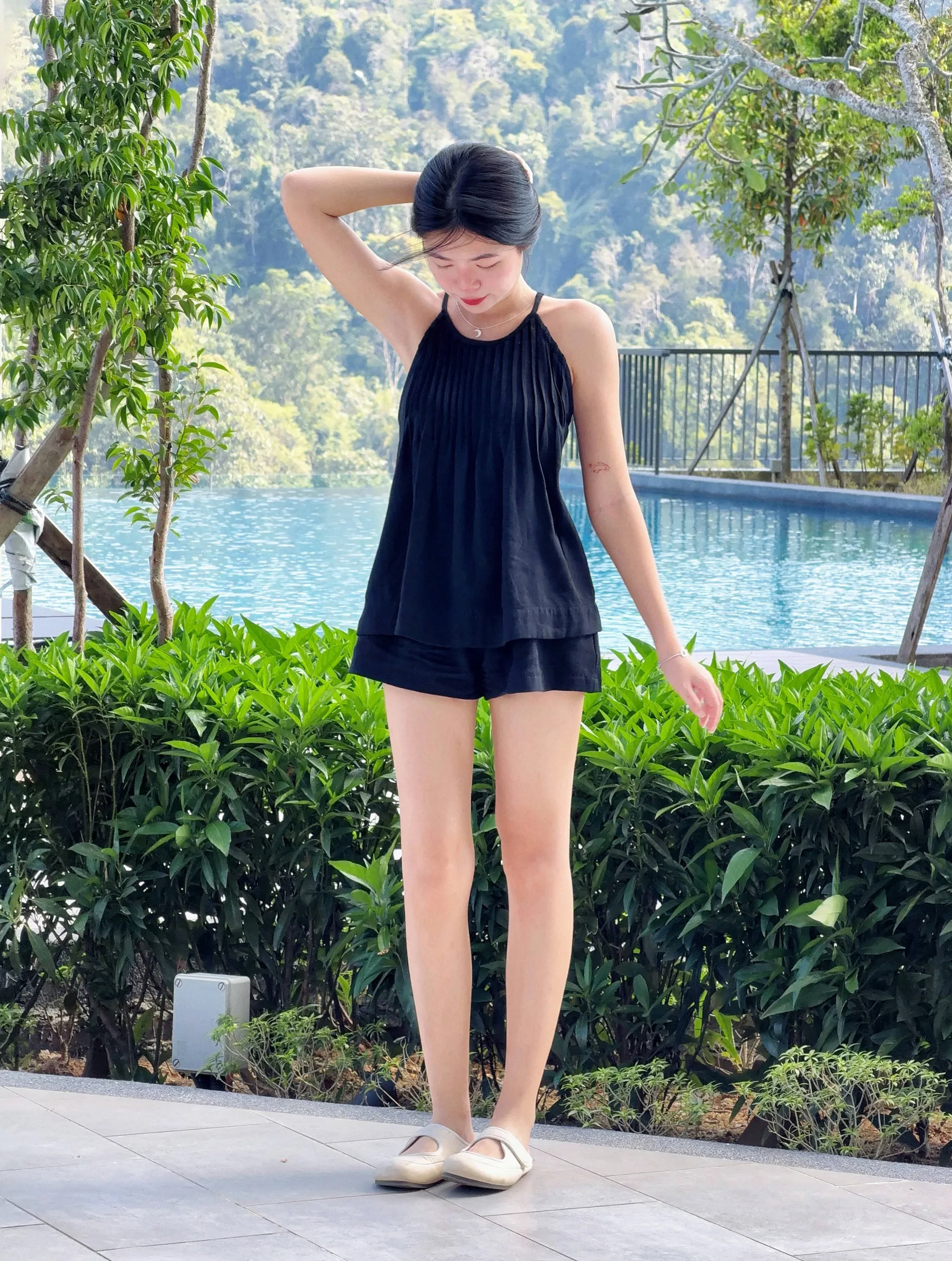 Himawari-website-haltertop-sfblack-4