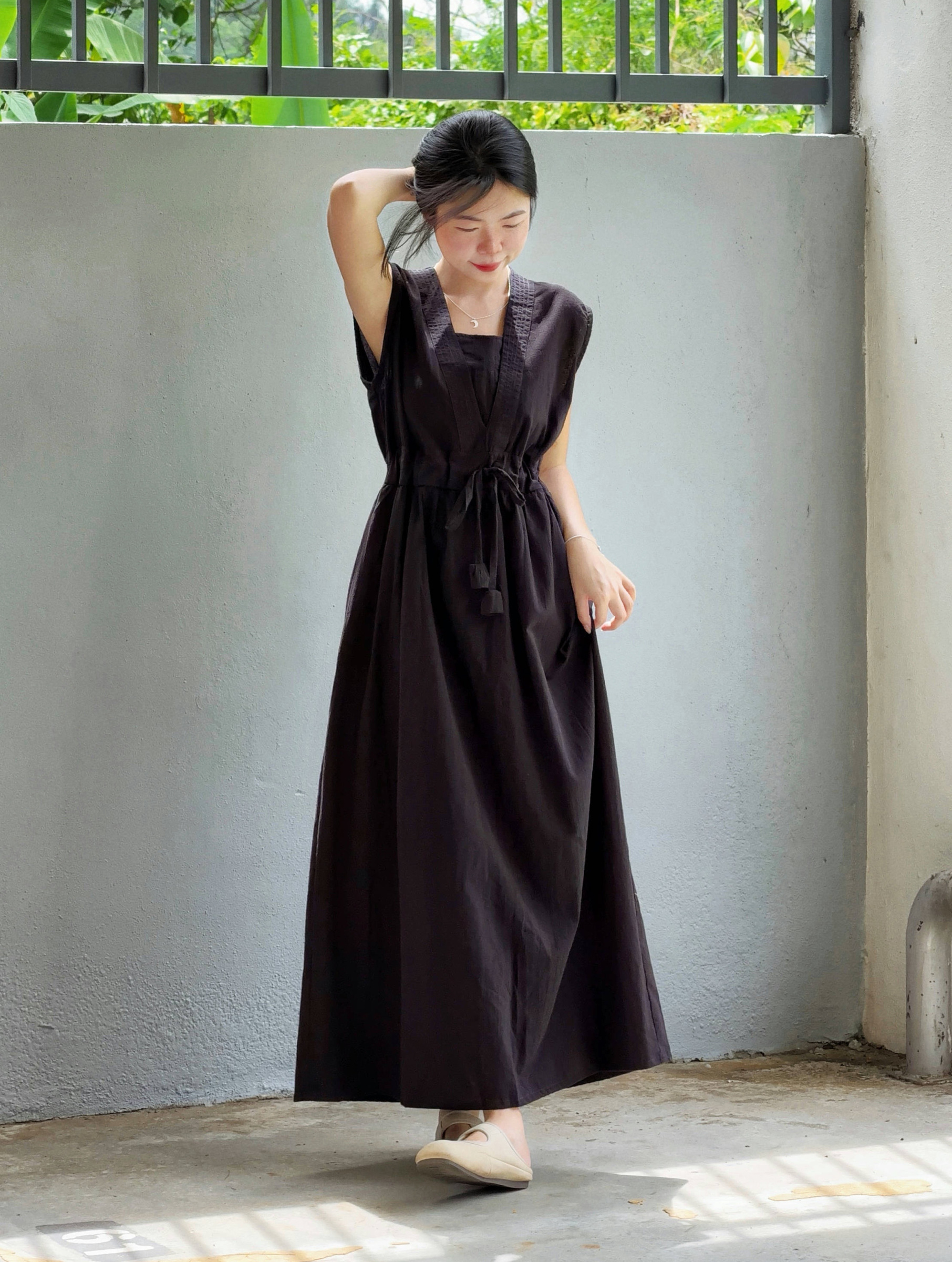 Himawari-website-v-neck-dress-black-1