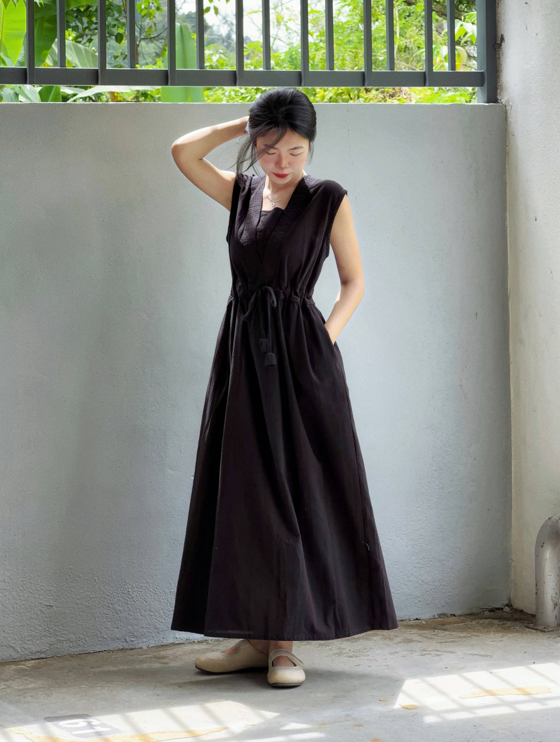 Himawari-website-v-neck-dress-black-5