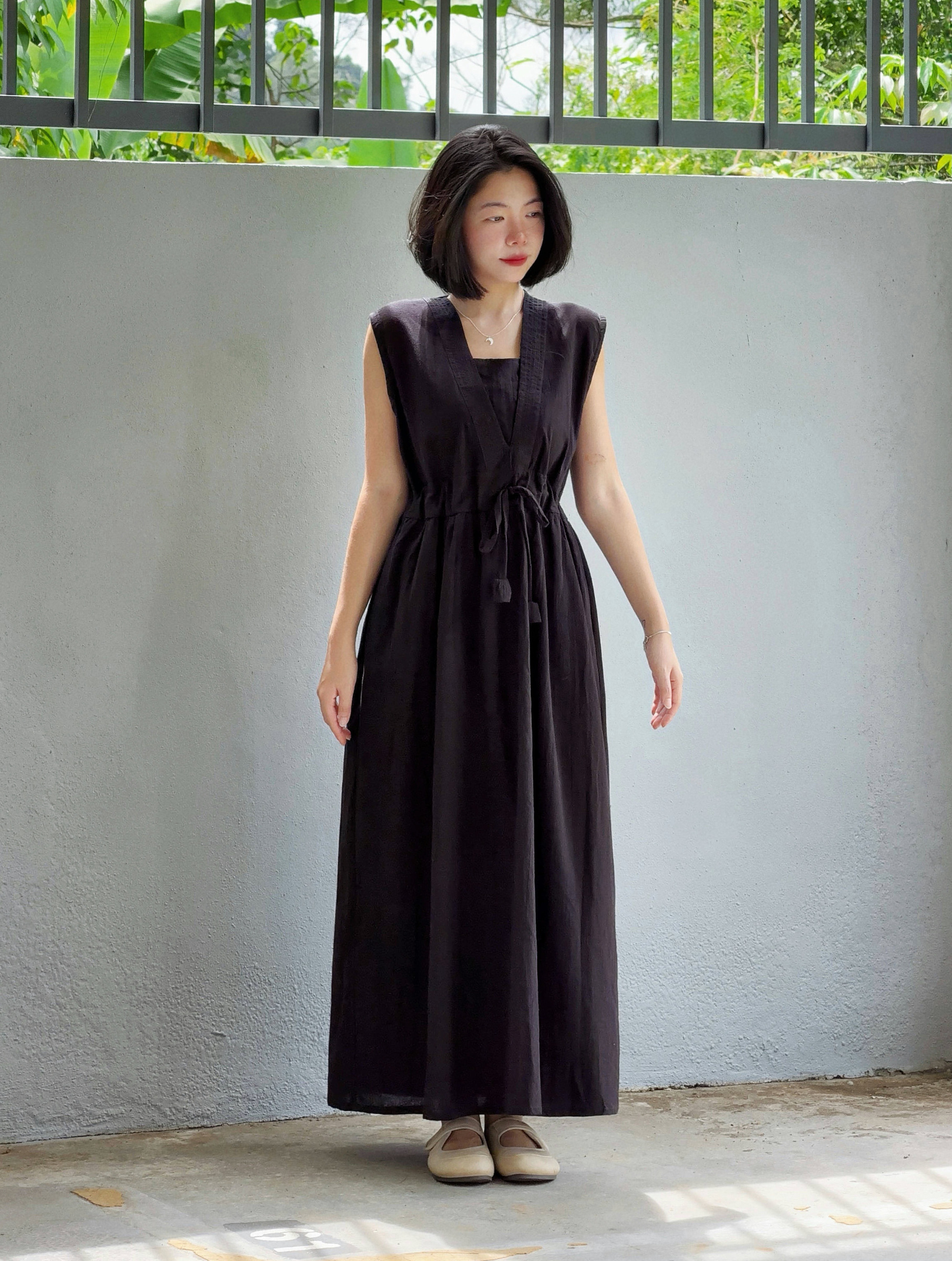 Himawari-website-v-neck-dress-black-2