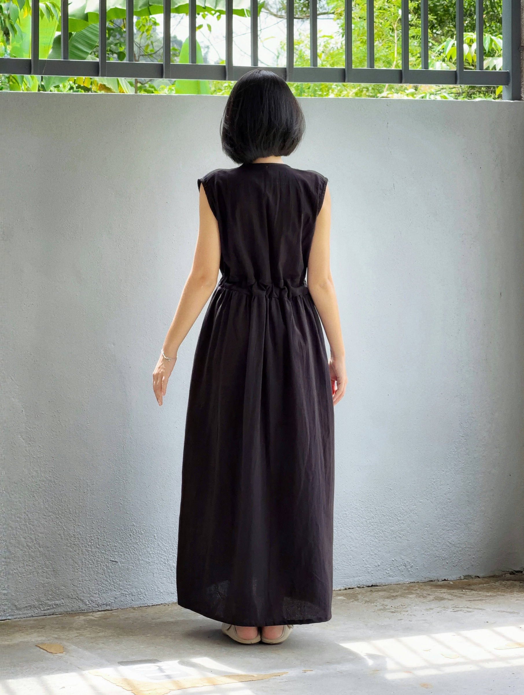 Himawari-website-v-neck-dress-black-4
