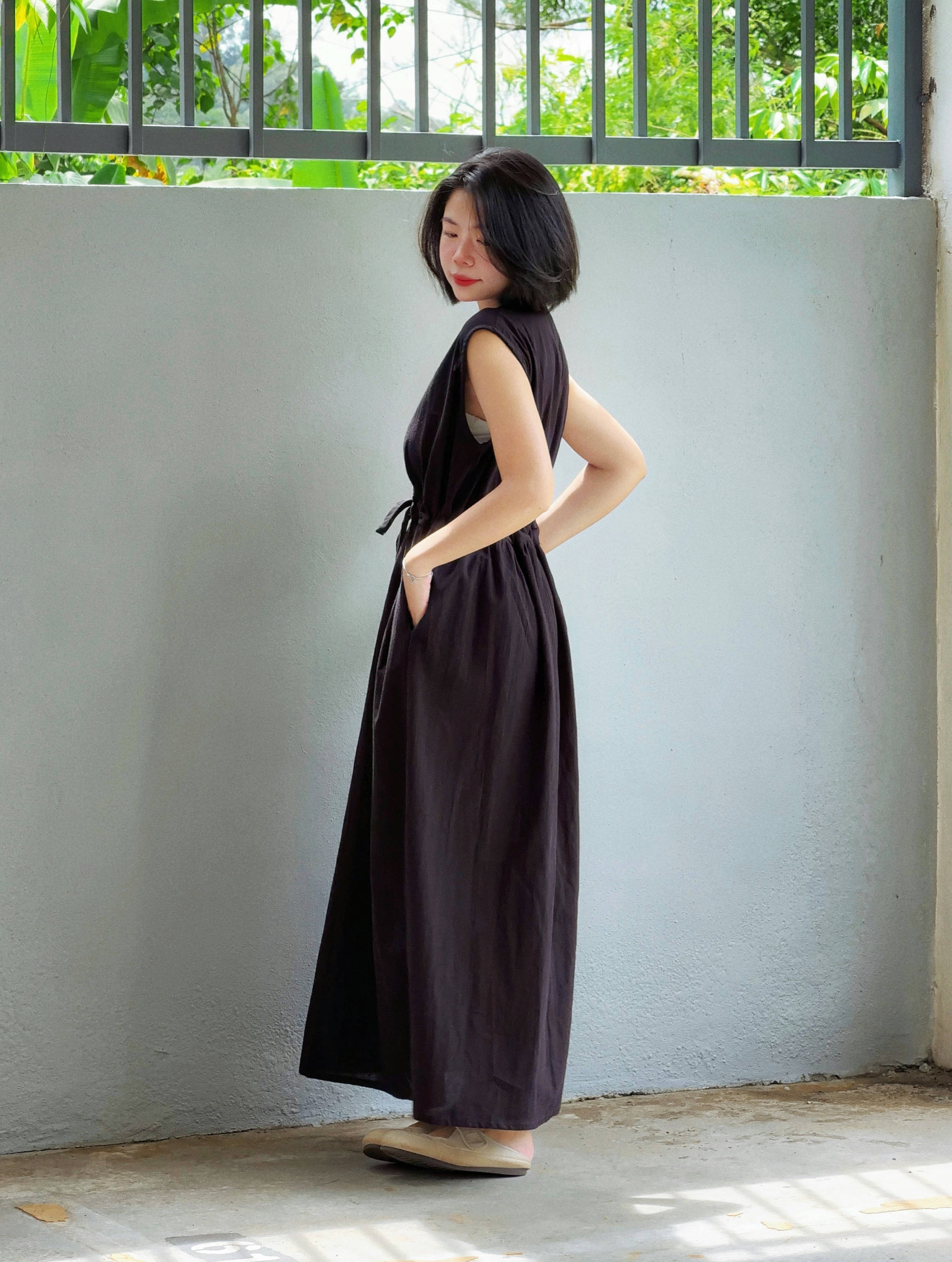 Himawari-website-v-neck-dress-black-3
