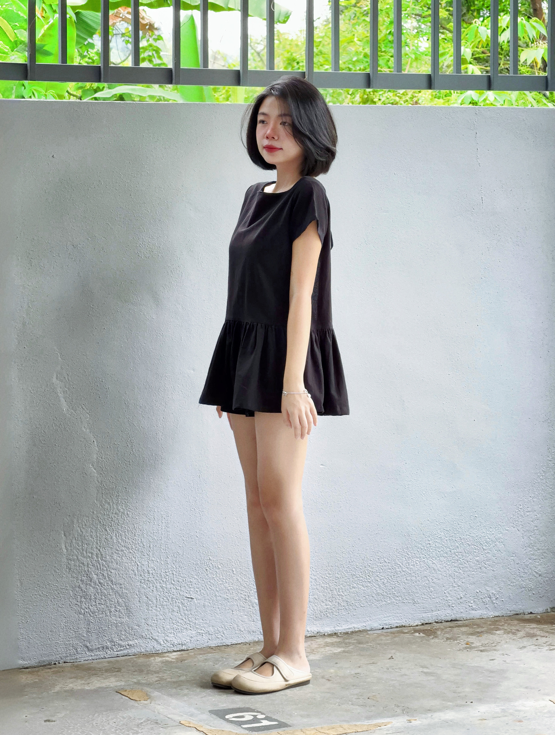 linen back deep-v sleeved top - black – Himawari Studio