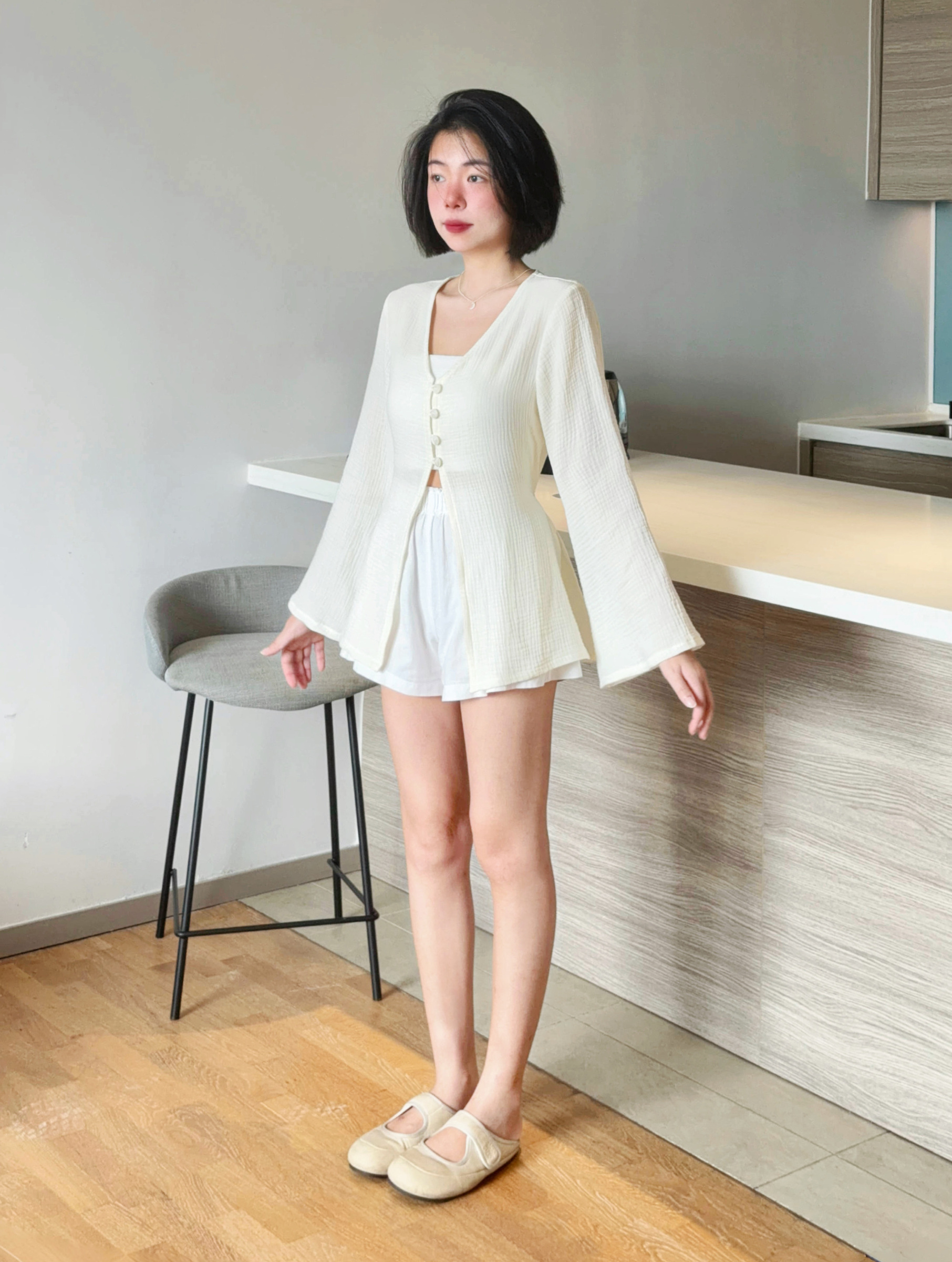 Himawari-website-vneckbutton-milkwhite-3