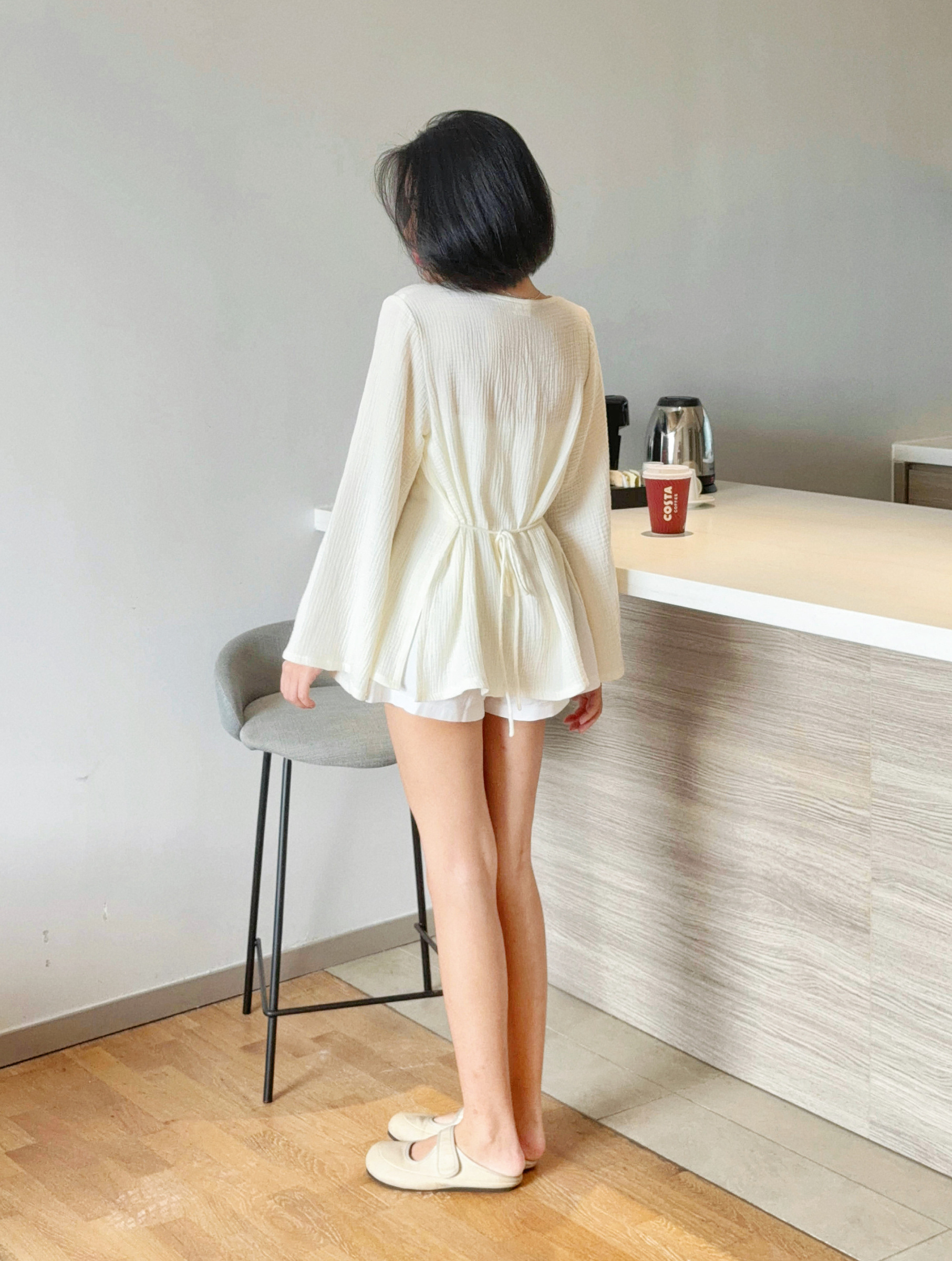 Himawari-website-vneckbutton-milkwhite-4