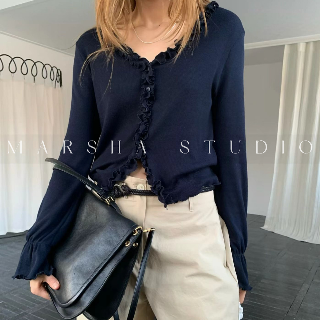 POST❮韓國❯6CK06荷葉滾邊V領開襟長袖上衣 袖口抓皺造型修身外搭⏝現貨+預購 ꩜ MARSHA STUDIO0