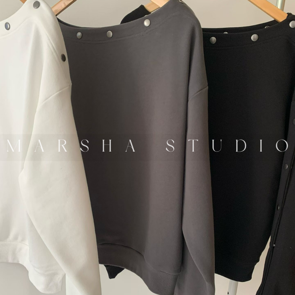 POST❮韓國❯6CK15金屬釦斜肩長袖上衣 女可調式露肩設計感大學T 寬鬆休閒上衣3