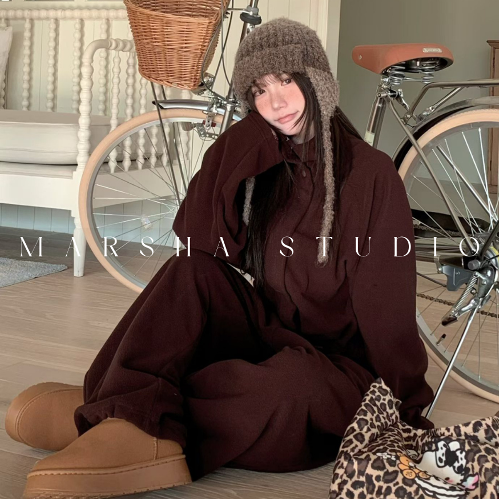 ❮韓國❯6AK10冬日懶人美學背面字母毛呢繡抽繩保暖刷毛連身褲 (9)