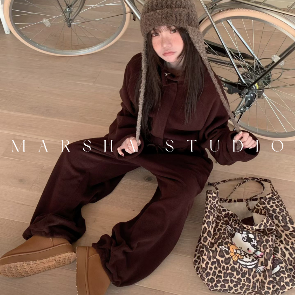 ❮韓國❯6AK10冬日懶人美學背面字母毛呢繡抽繩保暖刷毛連身褲 (8)